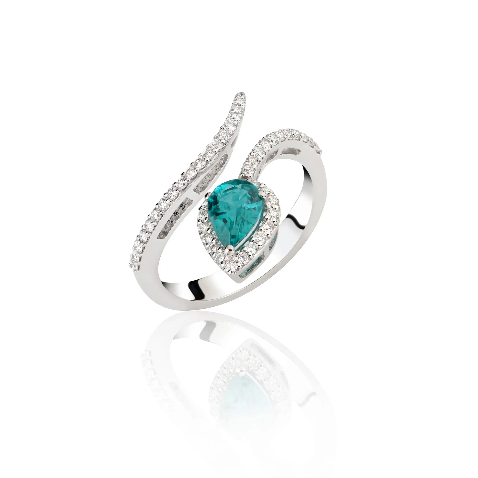 Produktfotografie des weißgoldenen Lunatica Roma Rings ABS-150-1 mit einer offenen Ringschiene mit Brilliantbesatz und blauem Smaragd-Tropfen als zentralen Edelstein