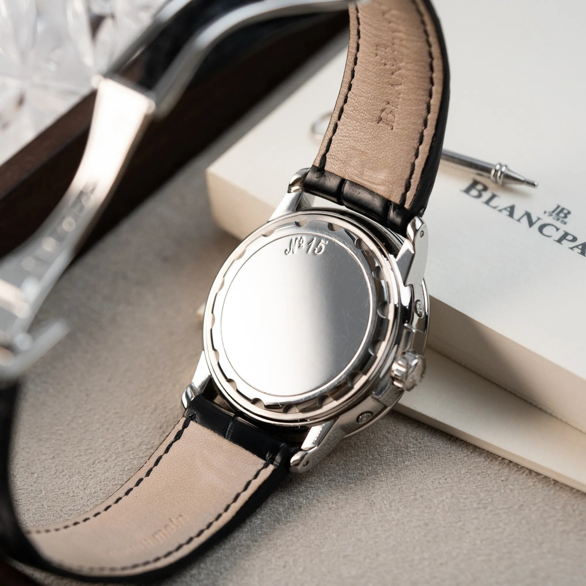 Gehäuseboden der Blancpain Léman Mondphase (auf weißem Zifferblatt) Armbanduhr mit Triple-Date-Funktion