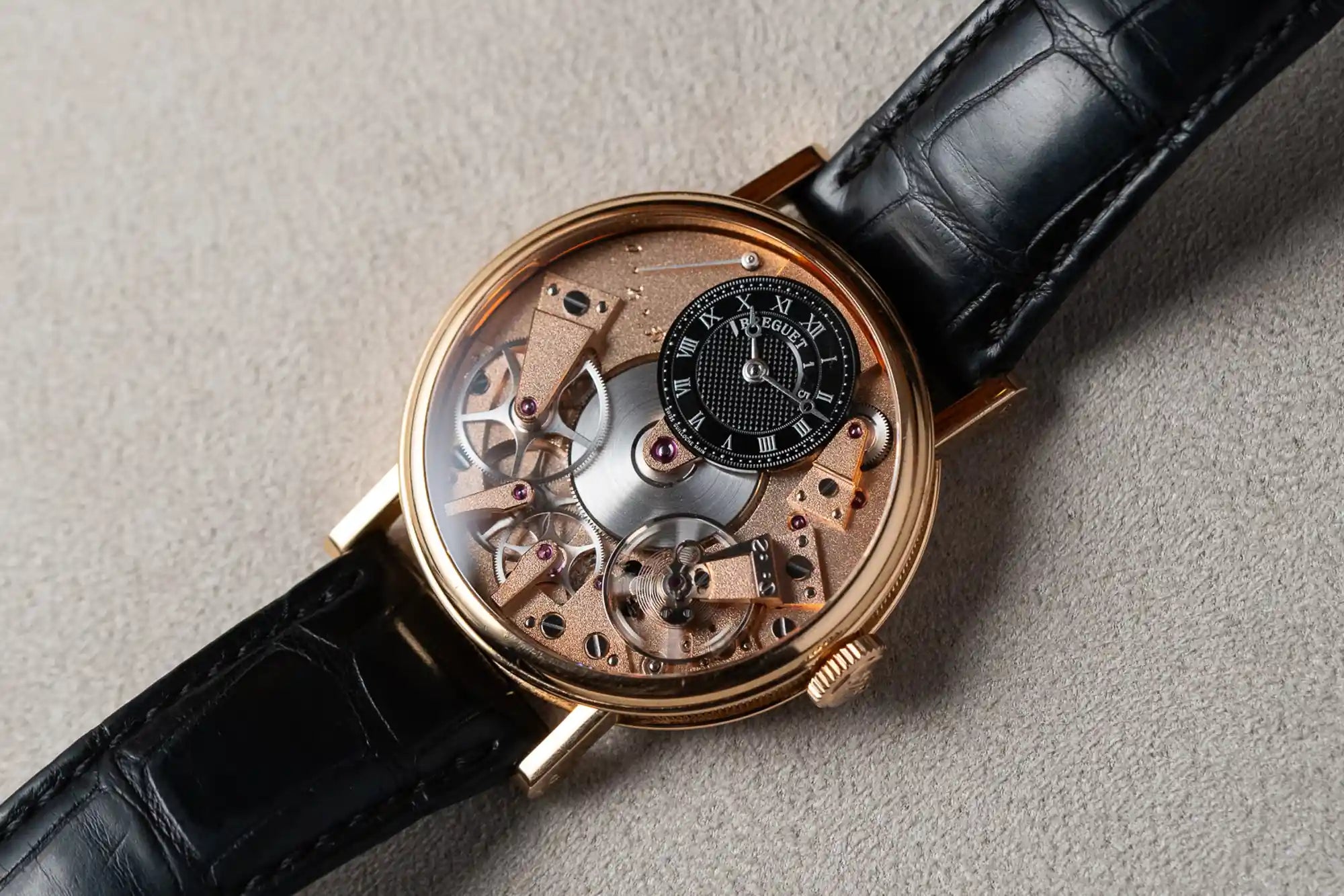 Produktfotografie der Breguet Tradition in Rosegold mit schwarzem Zifferblatt