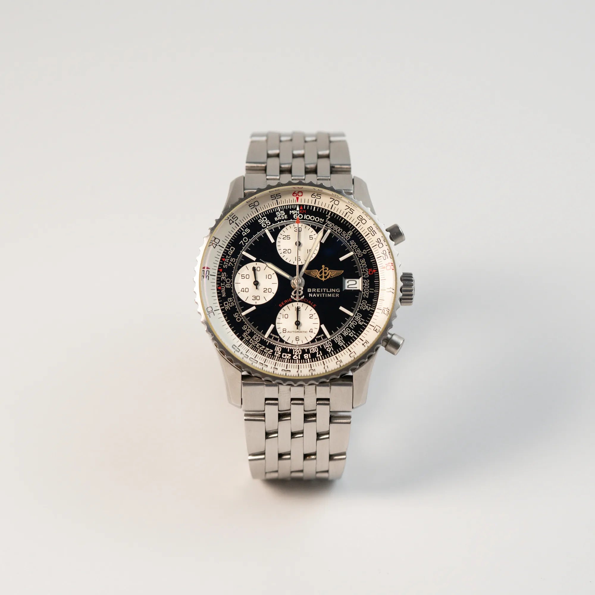 Frontansciht der der Breitling Navitimer Fighters Edition A13330