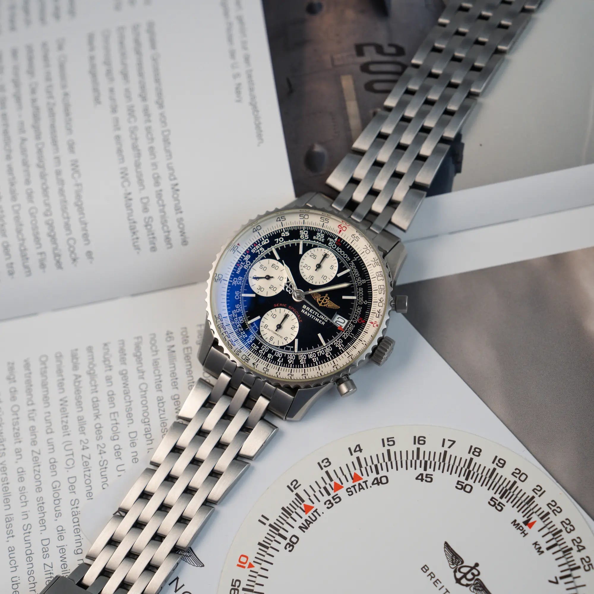 Produktfografie der der Breitling Navitimer Fighters Edition A13330