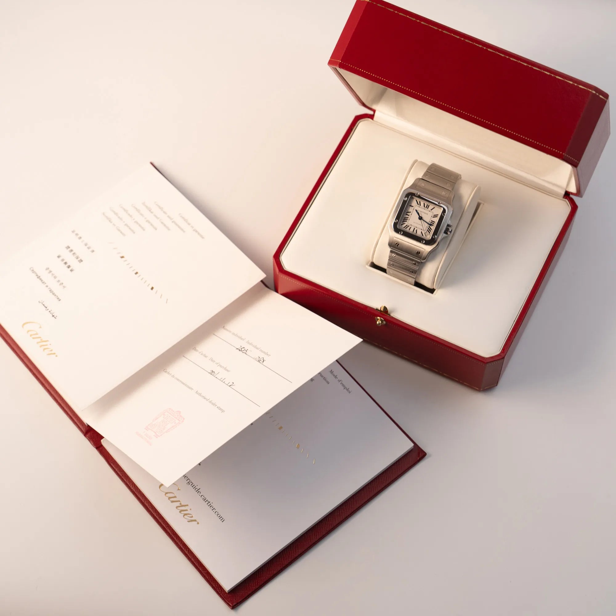 Cartier Santos Galbée 2823 in Edelstahl mit weißem Zifferblatt zusammen mit dem Lieferumfang bestehend aus originaler Box und Papiere