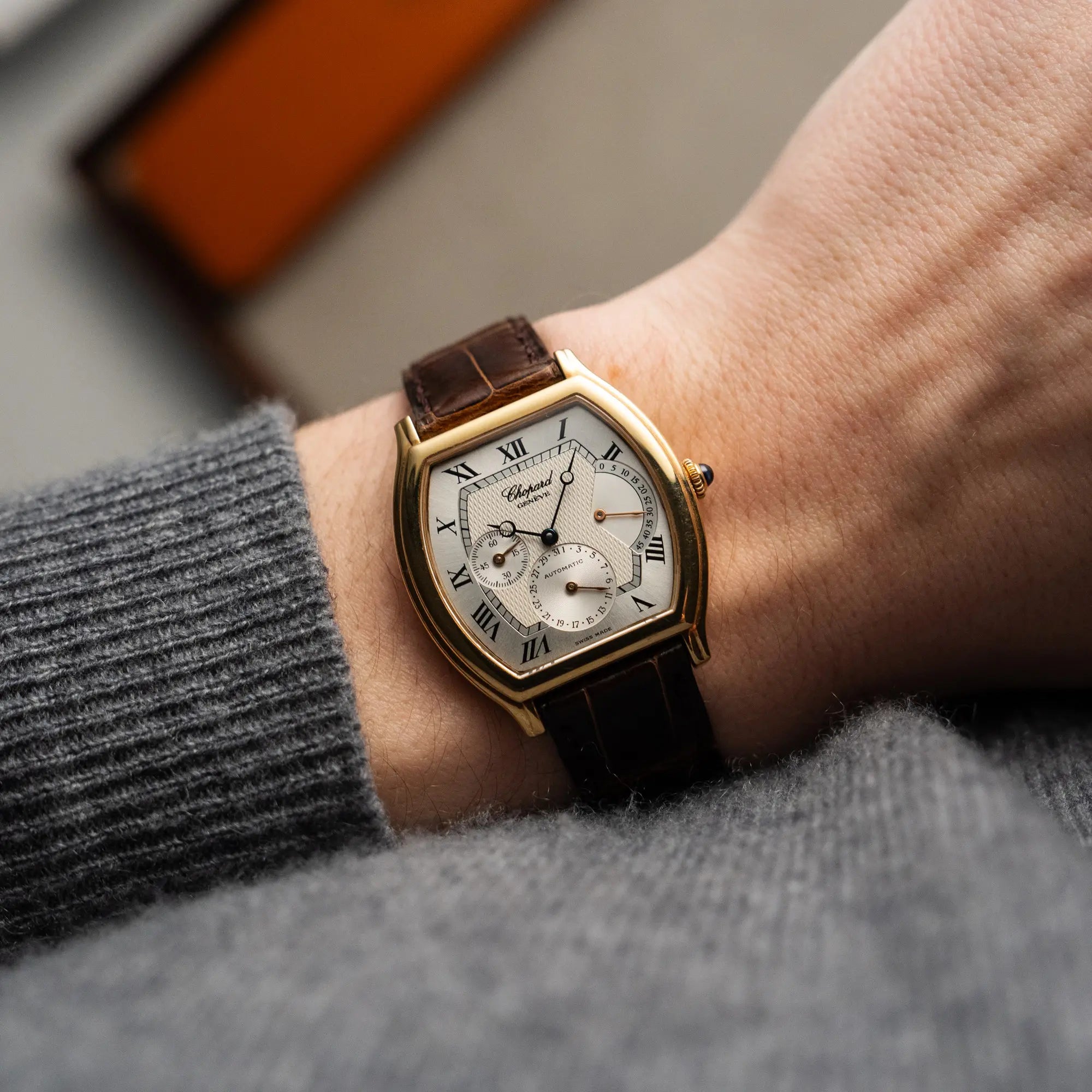 Wristshot mit der Chopard Tonneau Powerreserve 2248 mit Gehäuse aus 18k Roségold