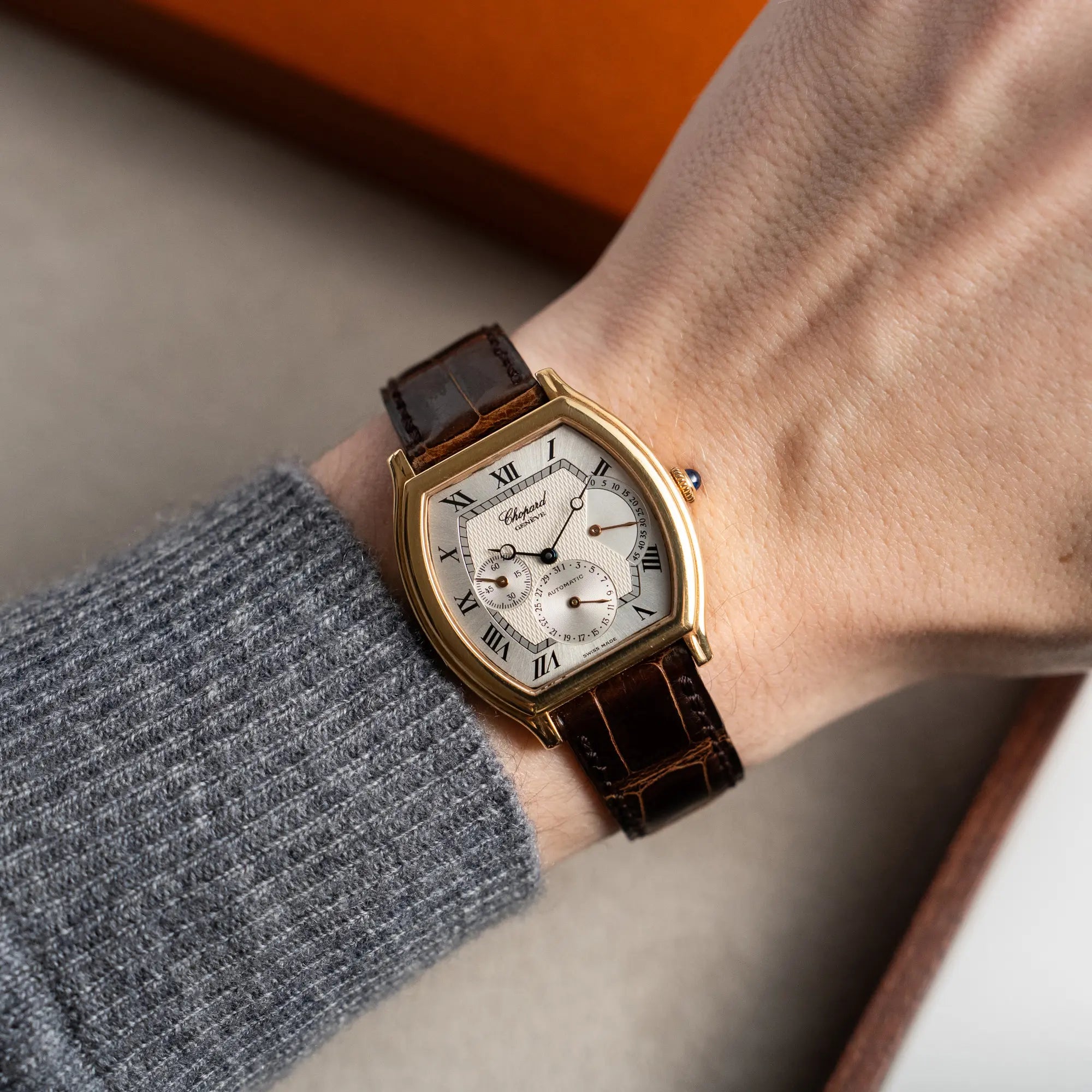 Chopard Tonneau Powerreserve 2248 mit Gehäuse aus 18k Roségold an Männerhandgelenk für Wristshot