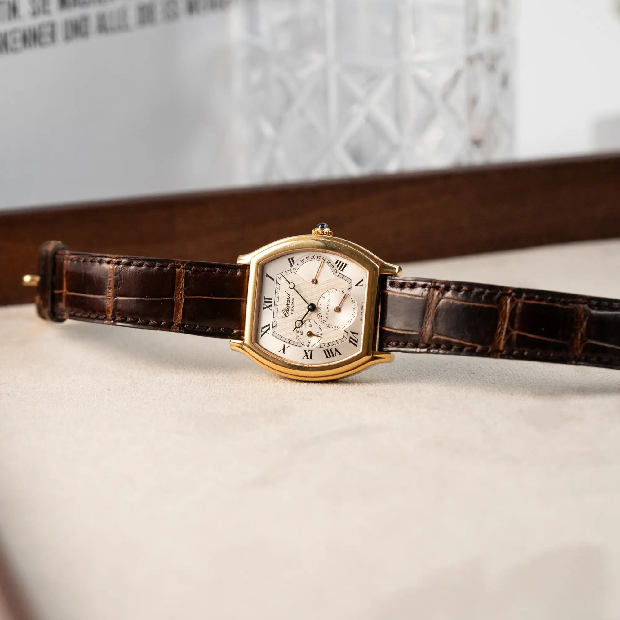 Produktfotografie der Chopard Tonneau Powerreserve 2248 mit Gehäuse aus 18k Roségold