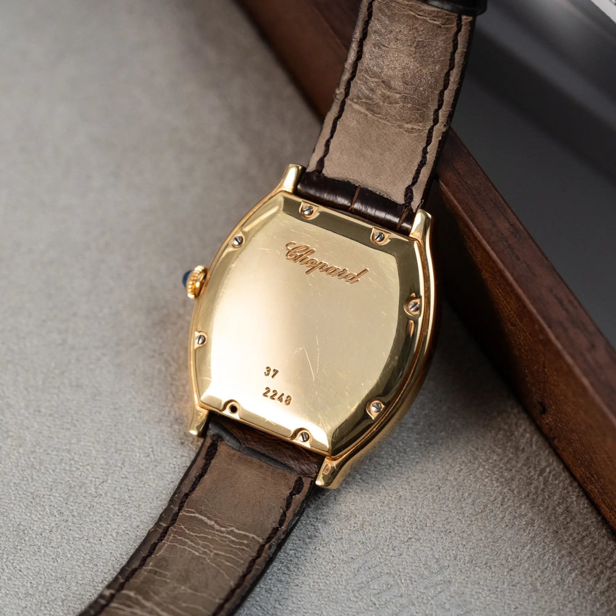 Gehäuseboden der Chopard Tonneau Powerreserve 2248 mit Gehäuse aus 18k Roségold