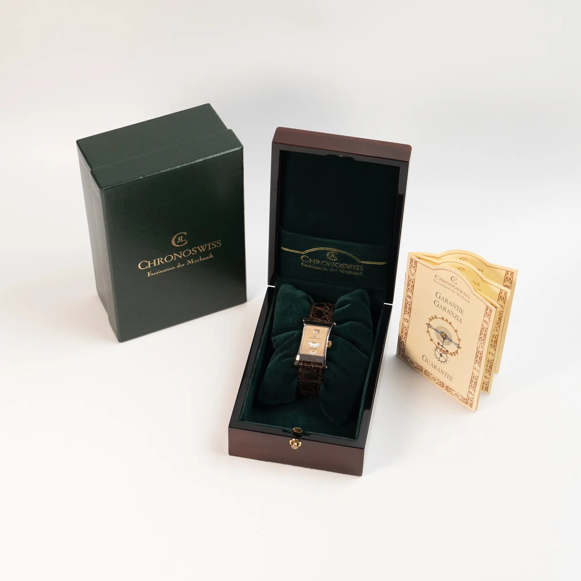 Lieferumfang für die limitierte Chronoswiss Digiteur Armbanduhr in einem Weißgold-Gehäuse mit Rotgold-Zifferblatt