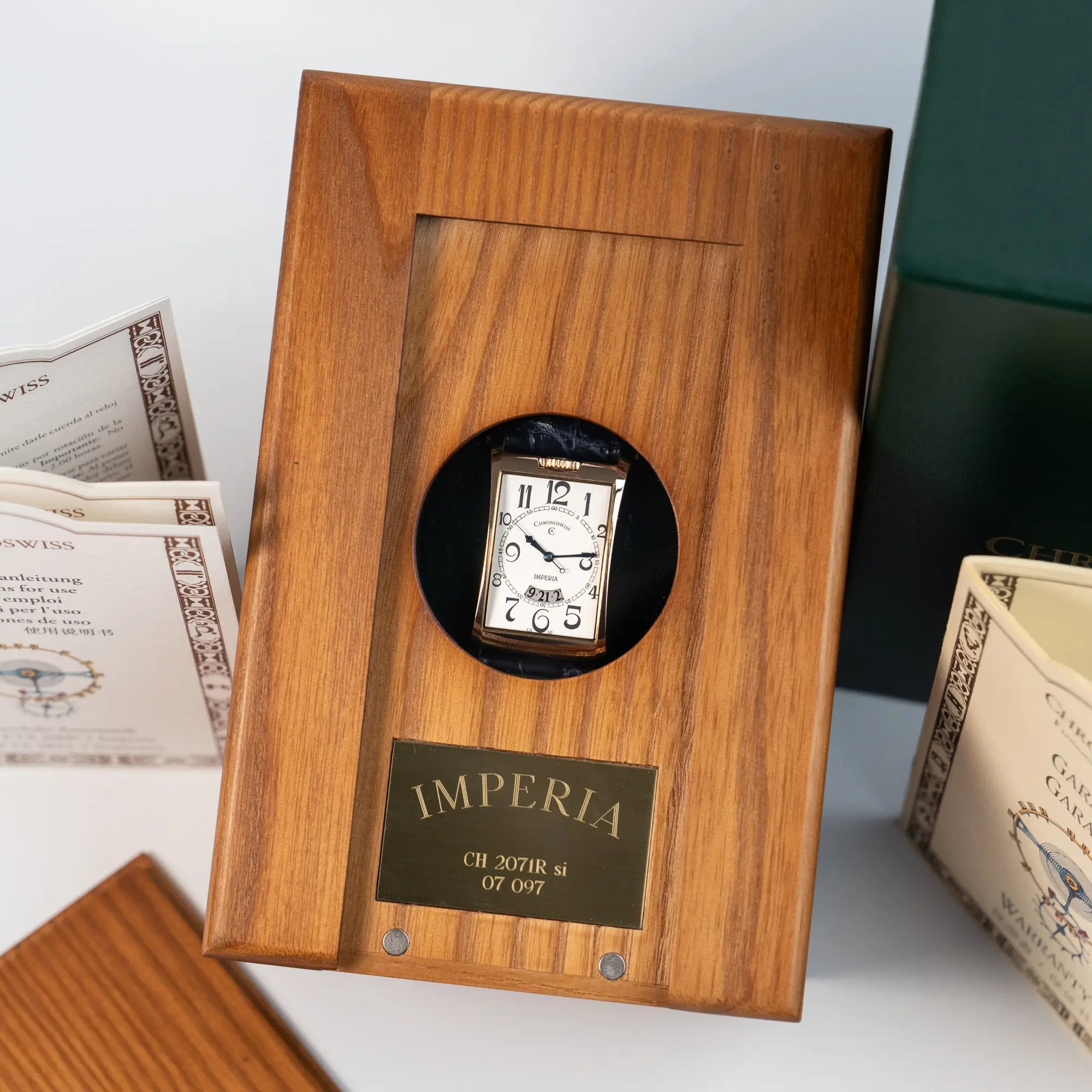 Chronoswiss Imperia CH20671R mit 18k Gelbgold-Gehäuse in der originalen Uhrenbox aus Holz
