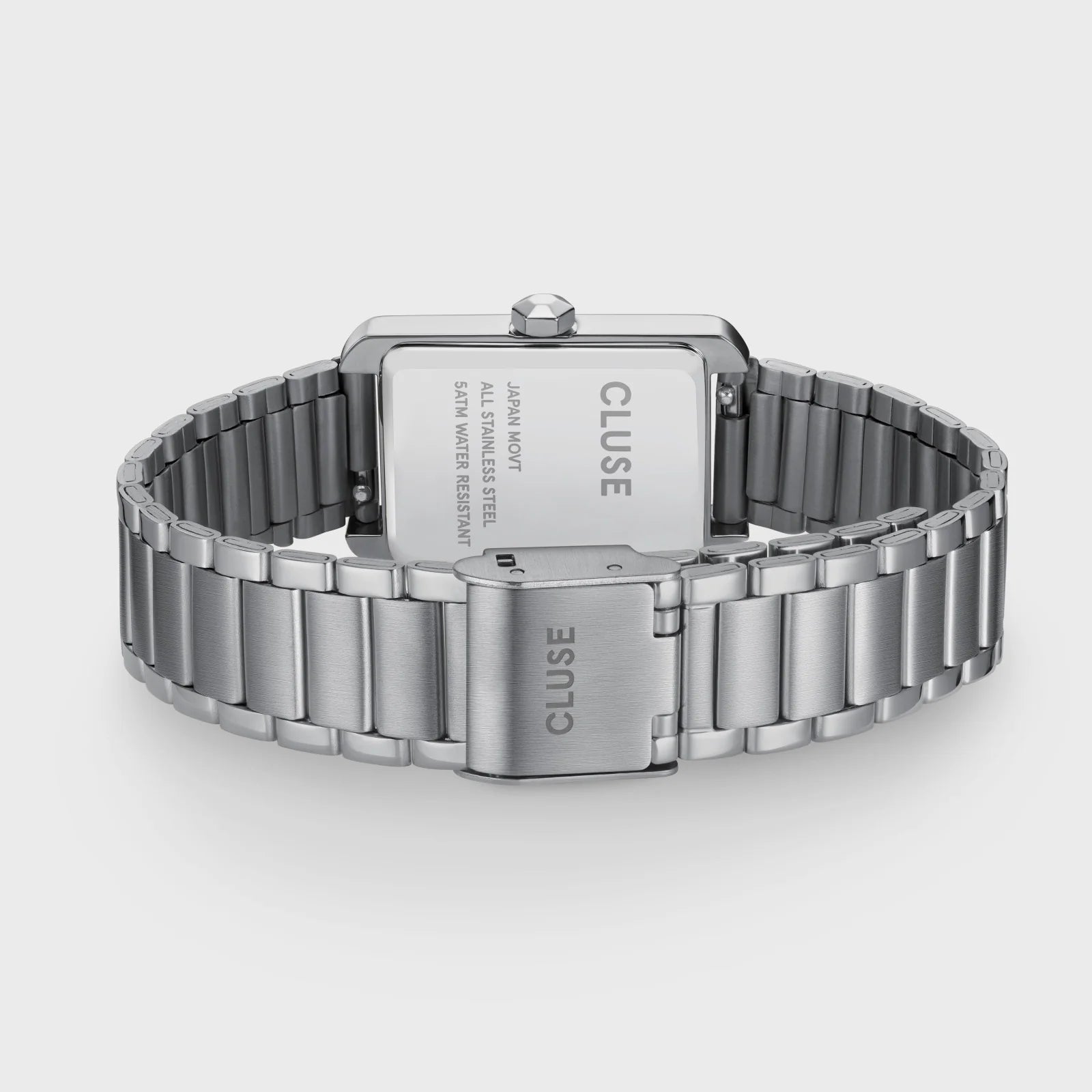 Blick auf das Armband, aufgebaut aus 3 Elementen, von der silberfarbenen Cluse Belisenna Damenuhr mit länglichem, rechteckigem Gehäuse und weißem Zifferblatt mit römischen Indizes