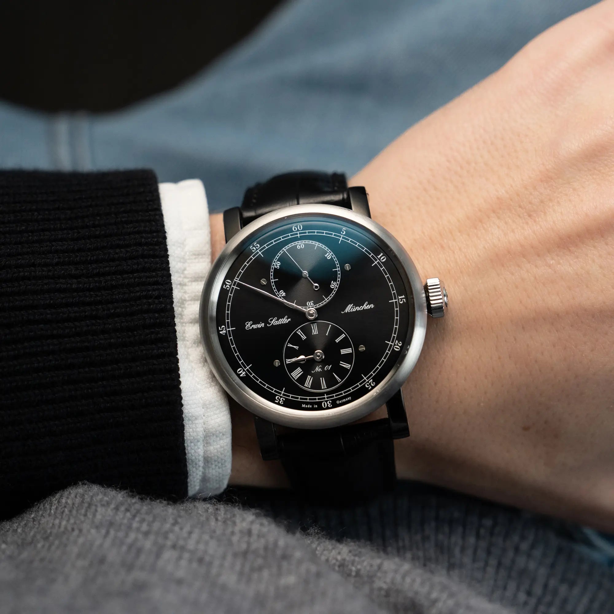 Wristshot mit dem limitierten Erwin Sattler Regulator in Schwarz mit der Nummerierung "01"
