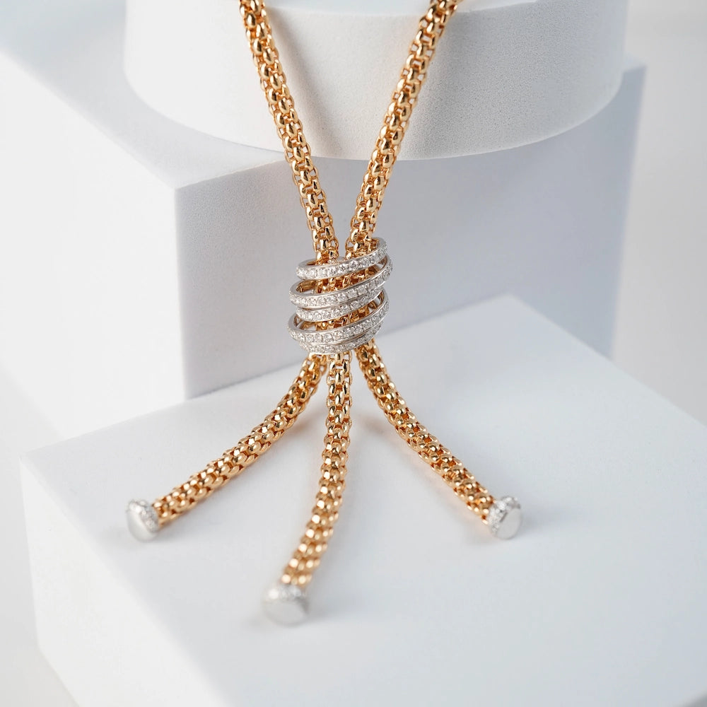 Künstlerische Produktfototgrafie des Fope Y Collier aus Rosegold