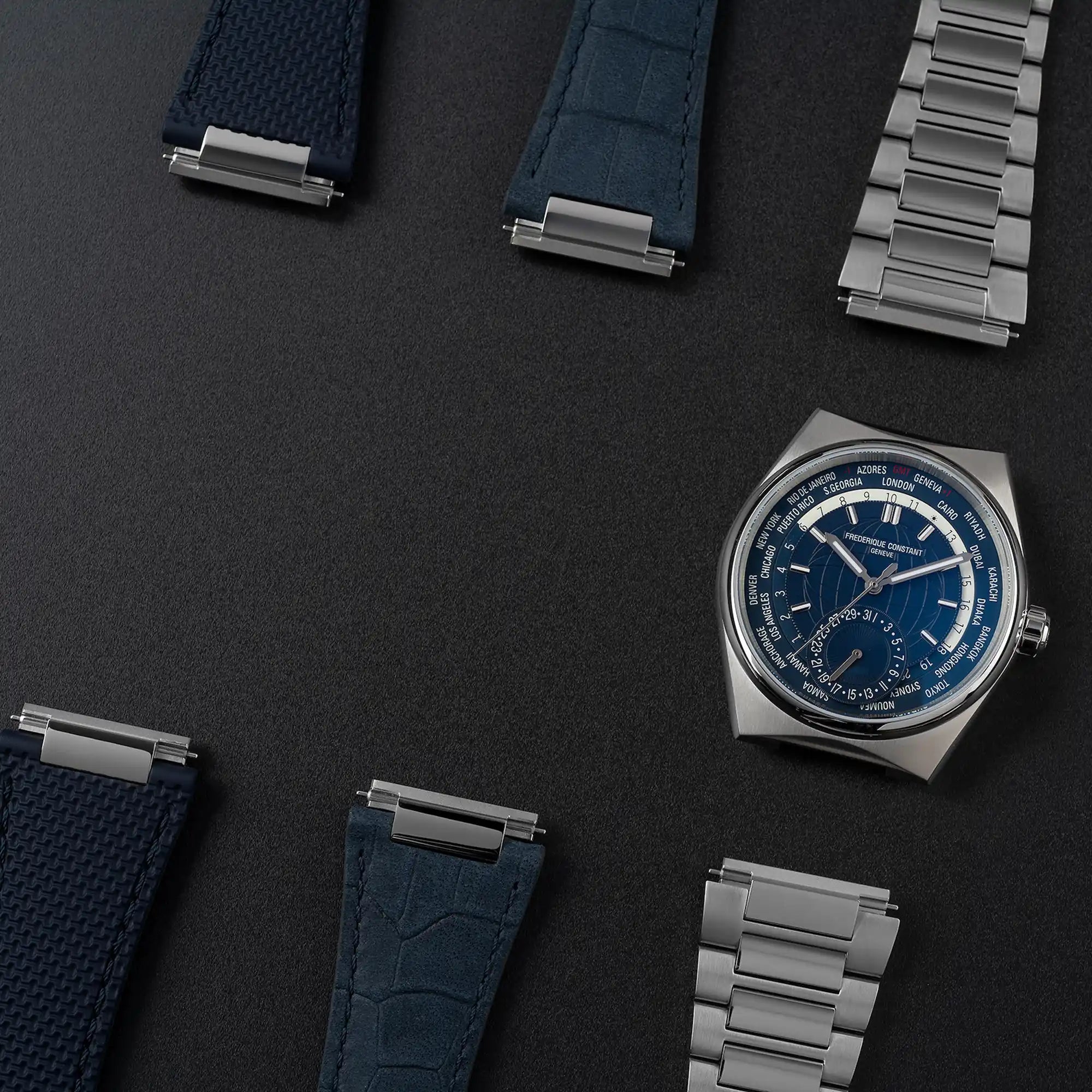 Produktfotografie des Highlife Worldtimers mit dem blauen Zifferblatt von Frederique Constant zusammen mit den verschieden Bandvarianten in Edelstahl, Leder oder Kautschuk