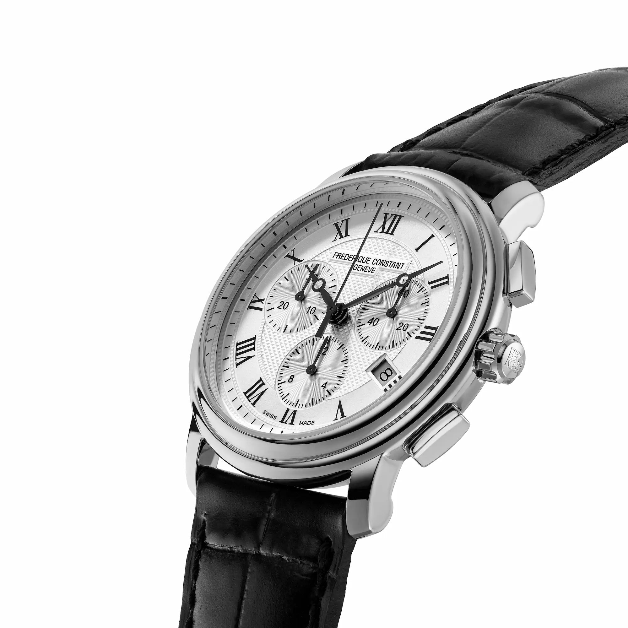 Leicht seitliche Ansicht des Quartz-Chronograph von Frederique Constant mit einem silberfarbenen Zifferblatt und an einem schwarzen Lederarmband