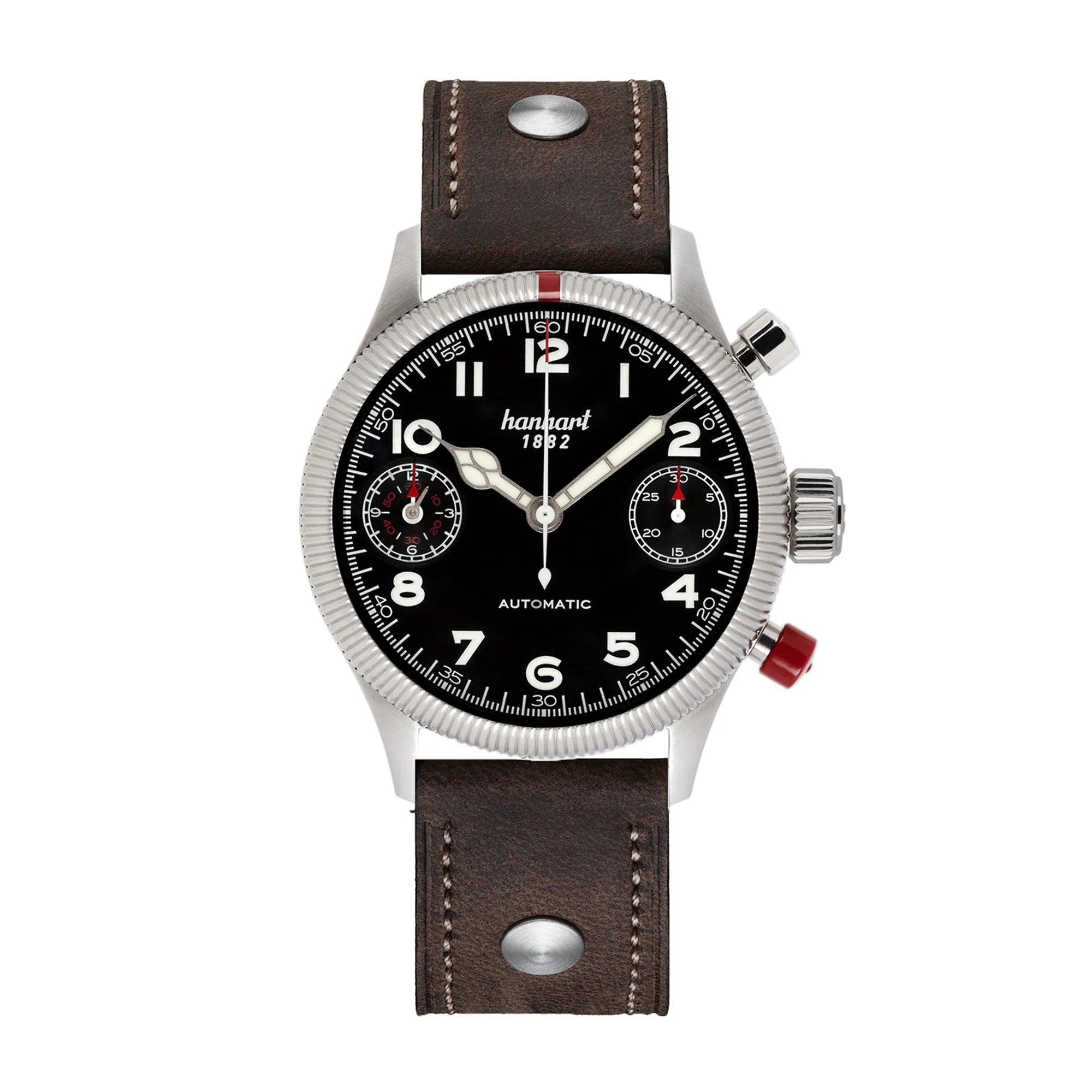 Frontale Ansicht der TwinDicator Armbanduhr von Hanhart aus der Pioneer-Kollektion mit einem schwarzen Zifferblatt, Edelstahl-Gehäuse und einem braunen Lederarmband