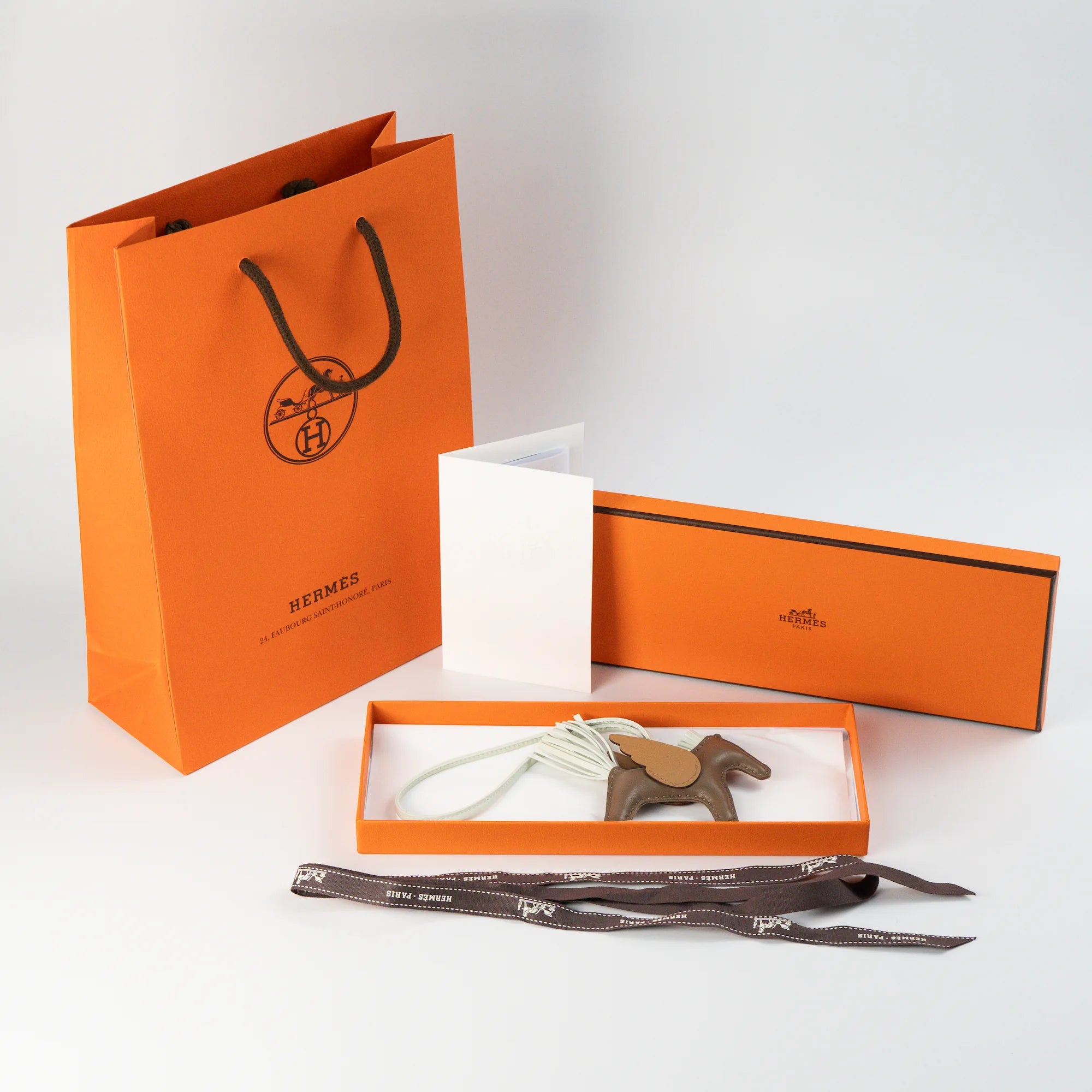 Hermès Tachenaccessoires "Rodeo Pegase MM" mit braunem und türkisem Leder zusammen mit dem Lieferumfang bestehend aus der orangen Verpackung und Papieren