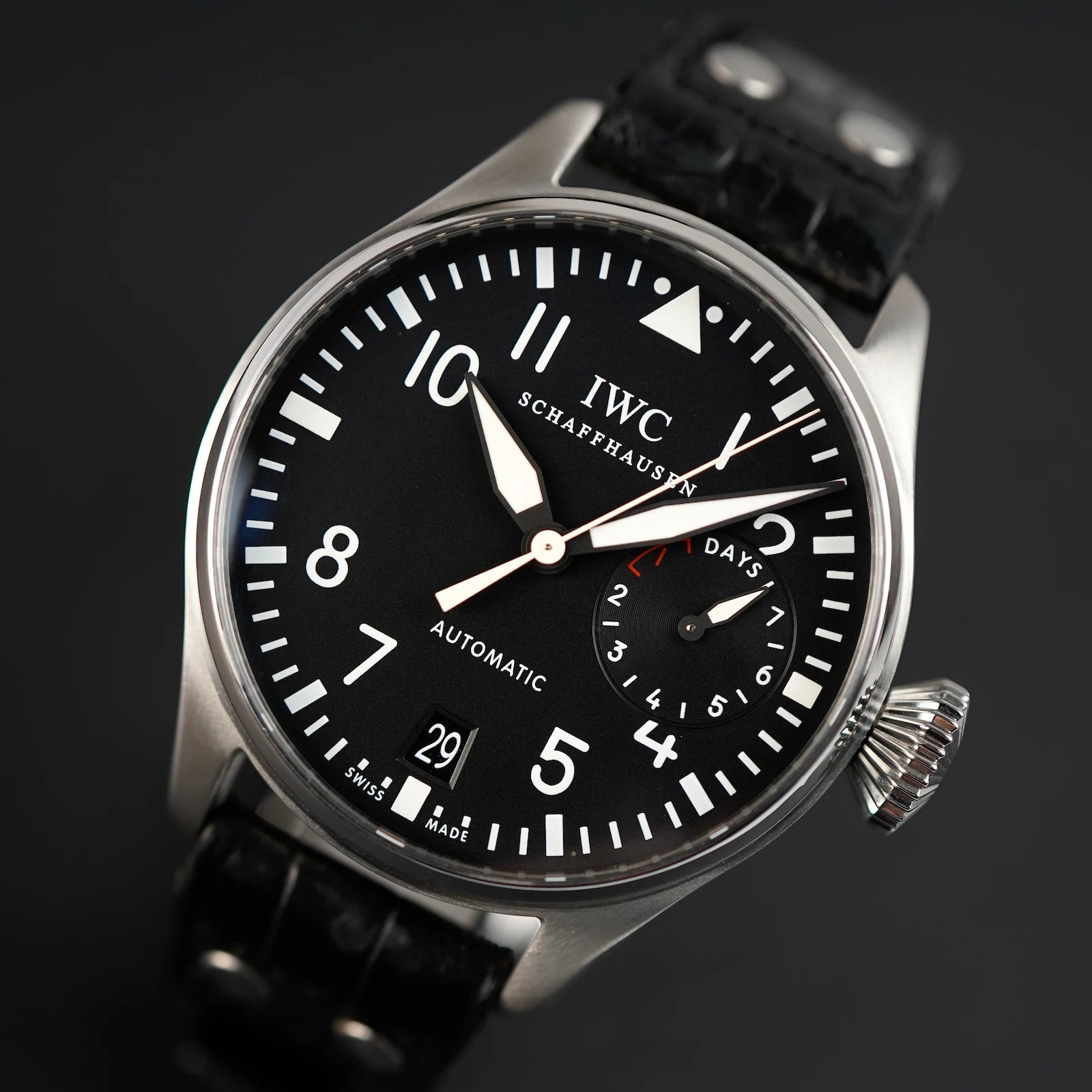 Fliegeruhr von IWC Schaffhausen mit großer Krone