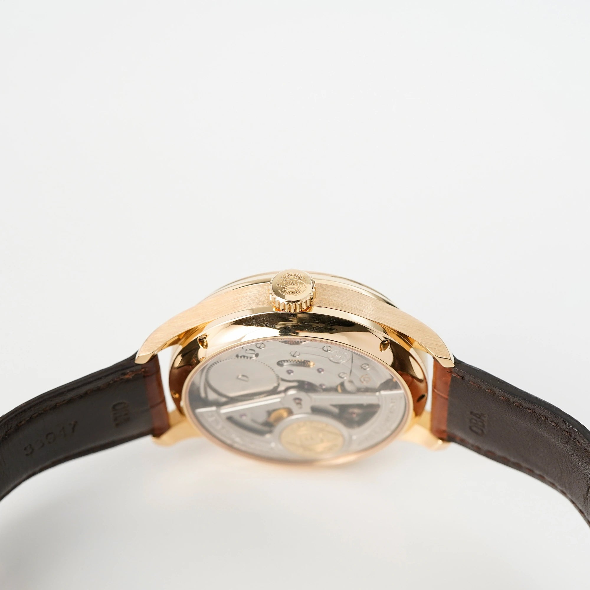 Krone und Gehäuseboden des Ewigen Kalenders IW502119 in Rotgold von IWC Schaffhausen