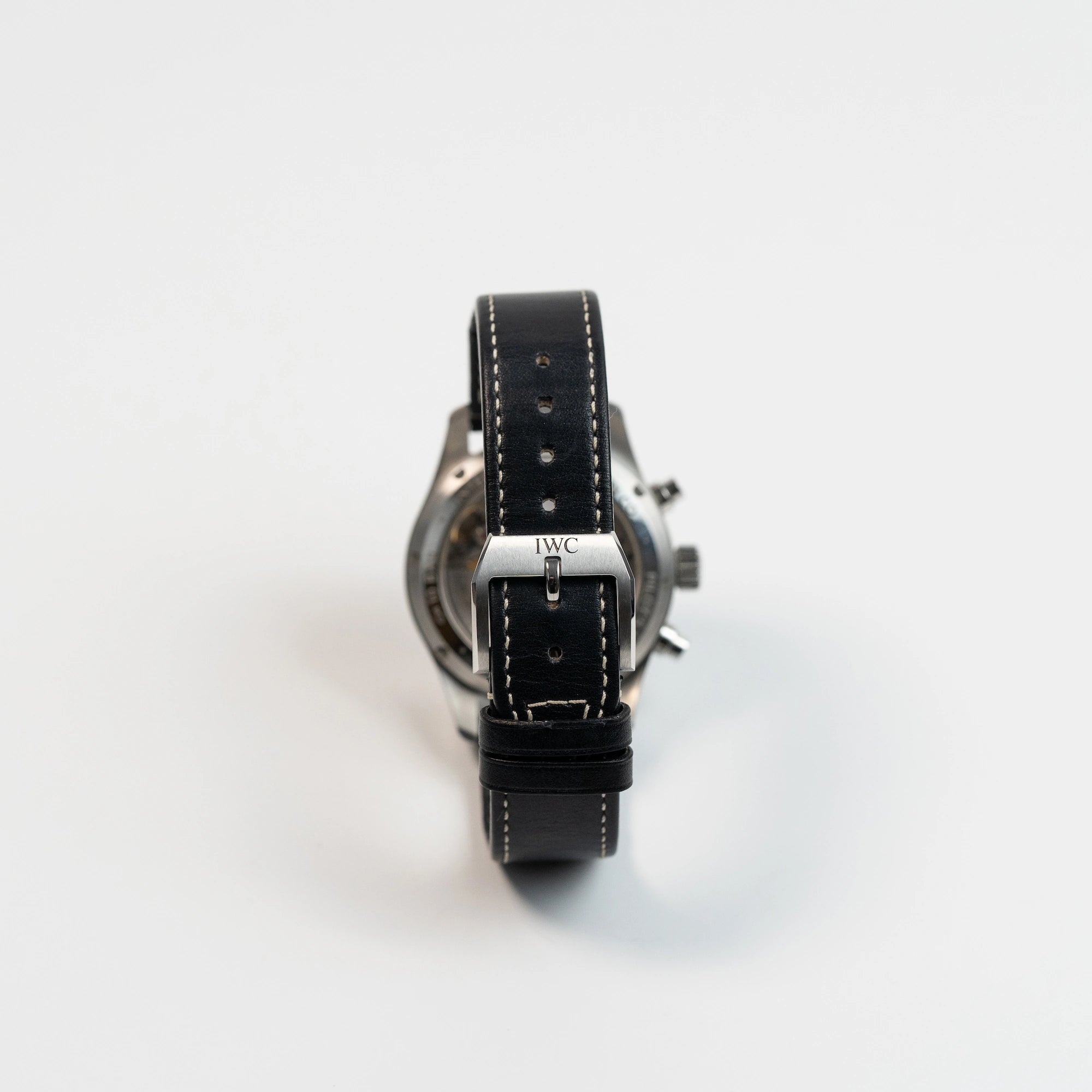 IWC Schaffhausen Pilot Fliegeruhr Chronograph 41 mit blauem Zifferblatt mit der Referenz IW388101 am schwarzen Lederarmband mit Edelstahl-Dornschließe