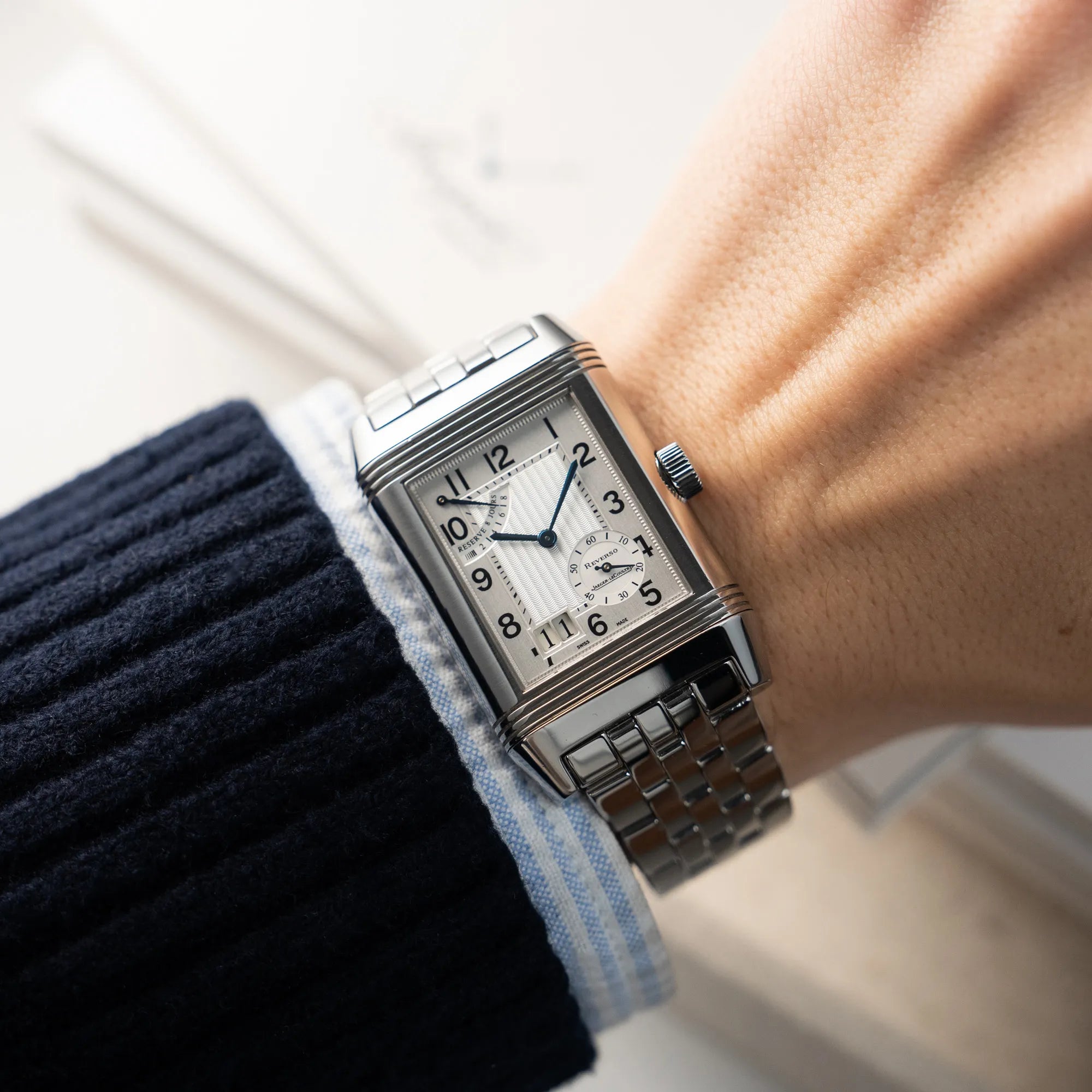 Wristshot mit der Jaeger LeCoultre Reverso Grand Date Armbanduhr