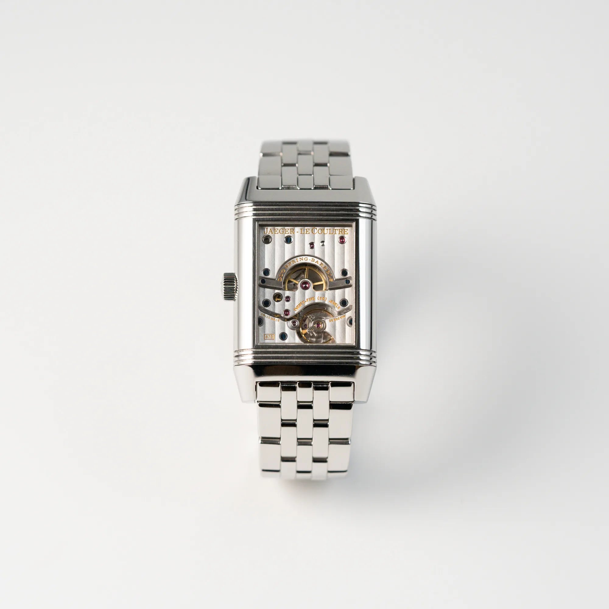 Frontale Ansicht der Jaeger LeCoultre Reverso Grand Date Armbanduhr mit Blick auf das Uhrwerk durch den umgedrehten Klapp-Mechanismus
