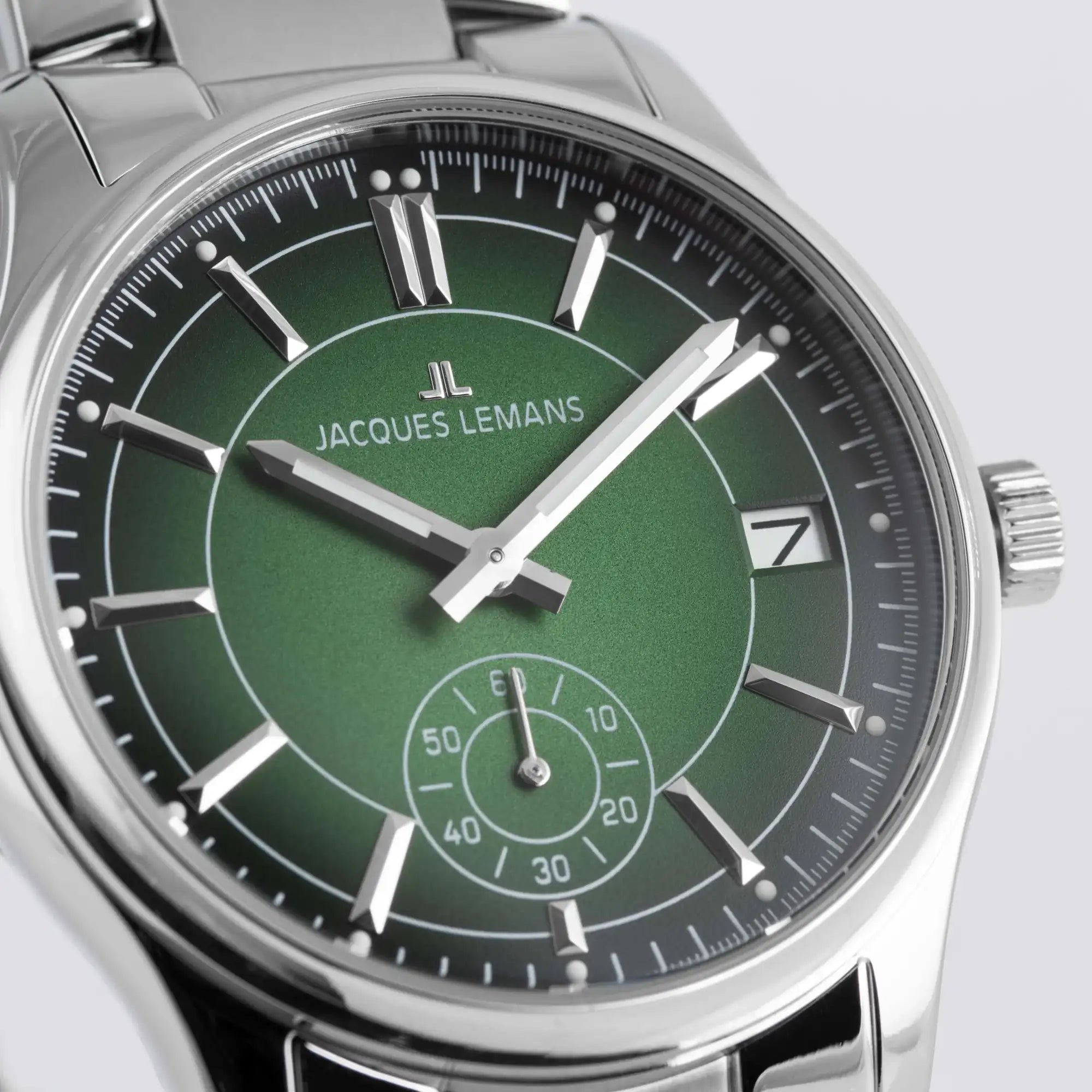 Produktfotografie der Jacques Lemans Derby 1-2197H Armbanduhr in Edelstahl mit grünem Zifferblatt