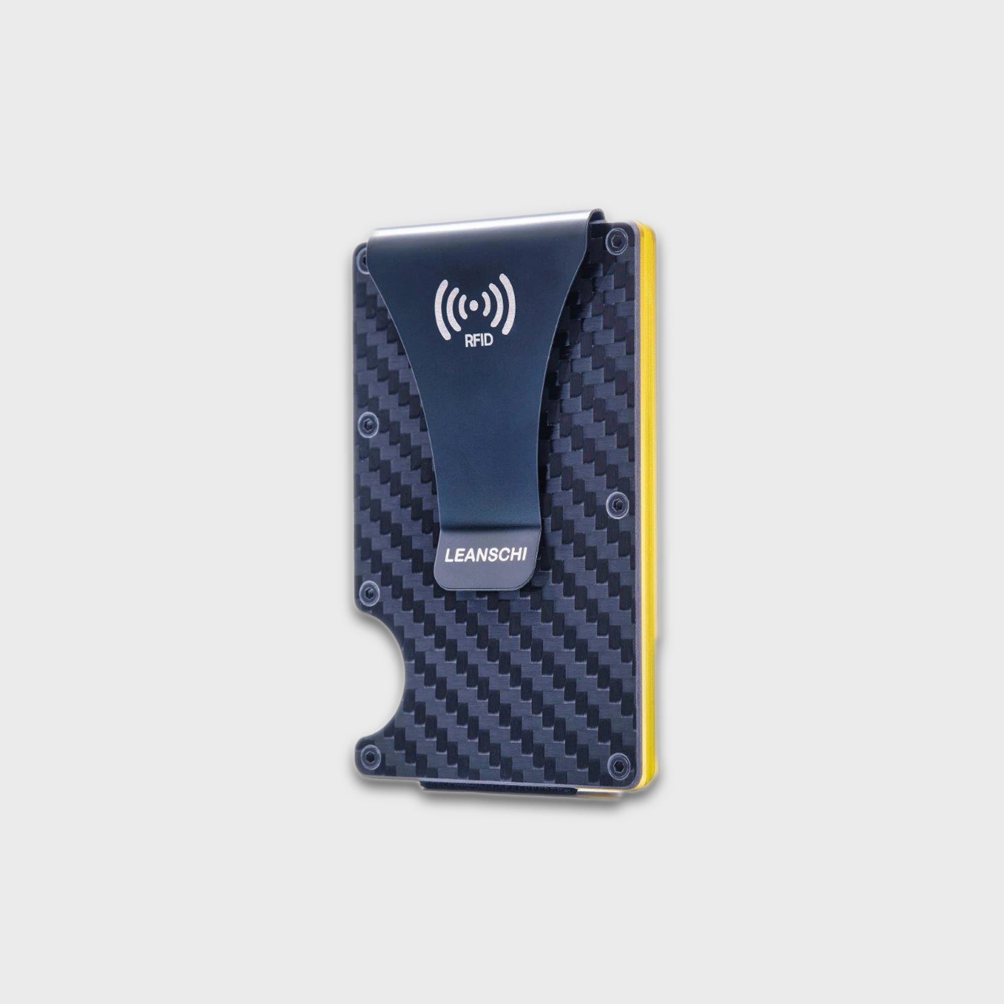 Produktfotografie der Rückseite des Tech Wallets von Leanschi aus Carbon mit einem gelben Aluminiumkern