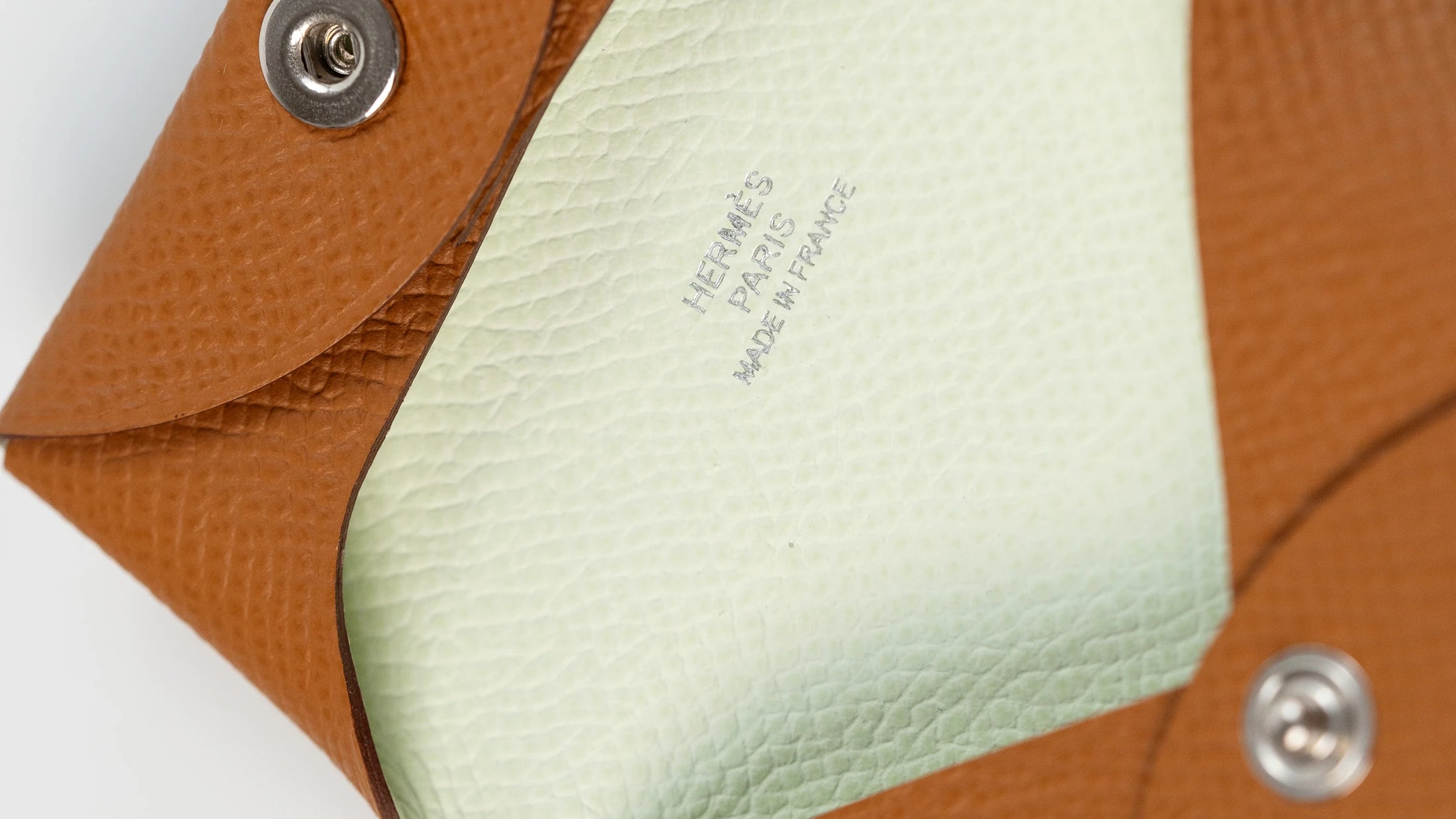 Hermes kleines Ledertäschchen in braunem und türkisem Innenleder