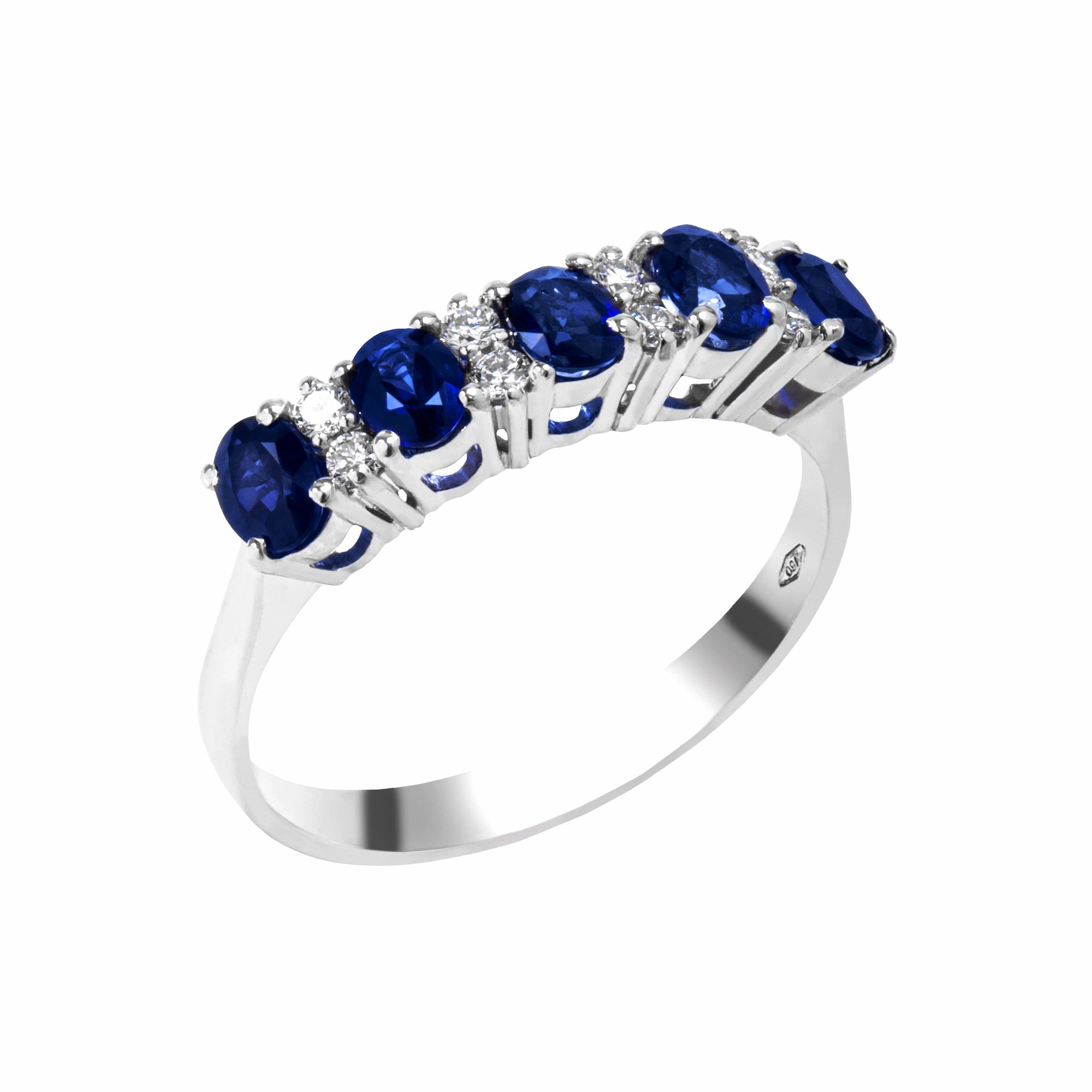 Produktfotografie des Lunatic Roma Rings AZ25 aus der Collezione di Colore in Weißgold mit 5 Saphiren und 8 kleinen Diamanten