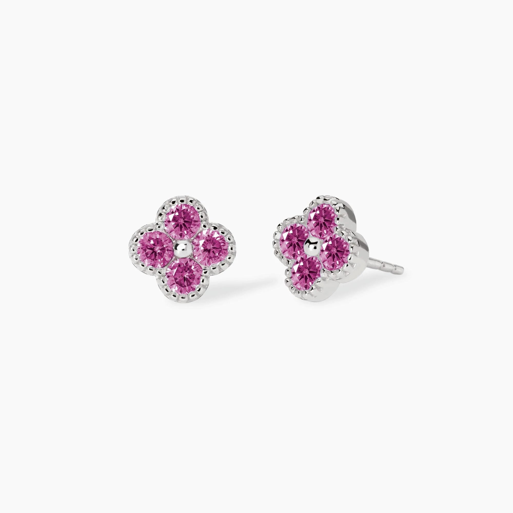 Produktfotografie der Mabina 6282_L Ohrstecker aus Silver mit pinken Steinbesatz, ähnlich einem Kleeblatt