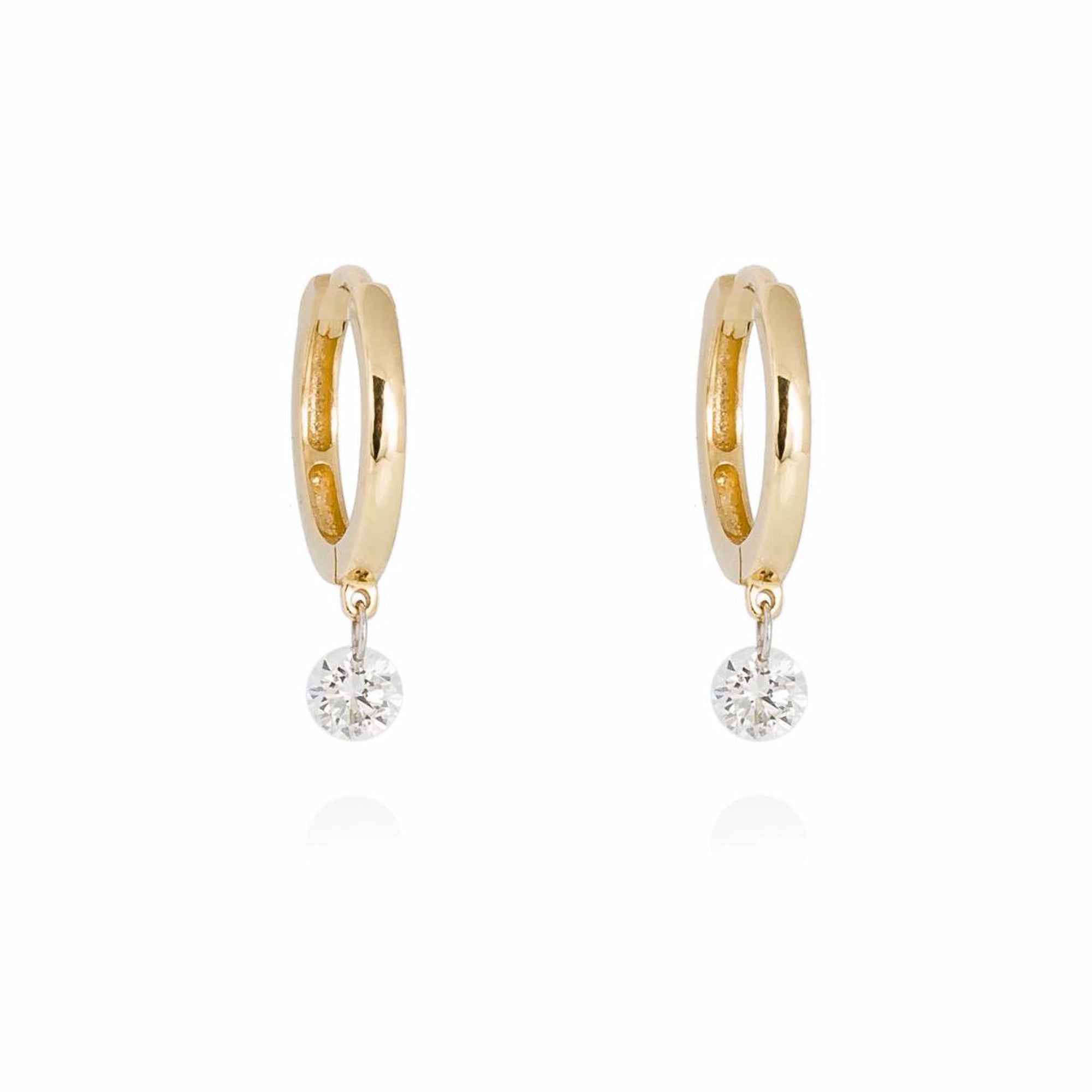 Produktfotografie mit weißem Hintergrund der Marina Garcia Ohrringe A256310PA10 in Gelbgold mit jeweils einem Flying Diamond