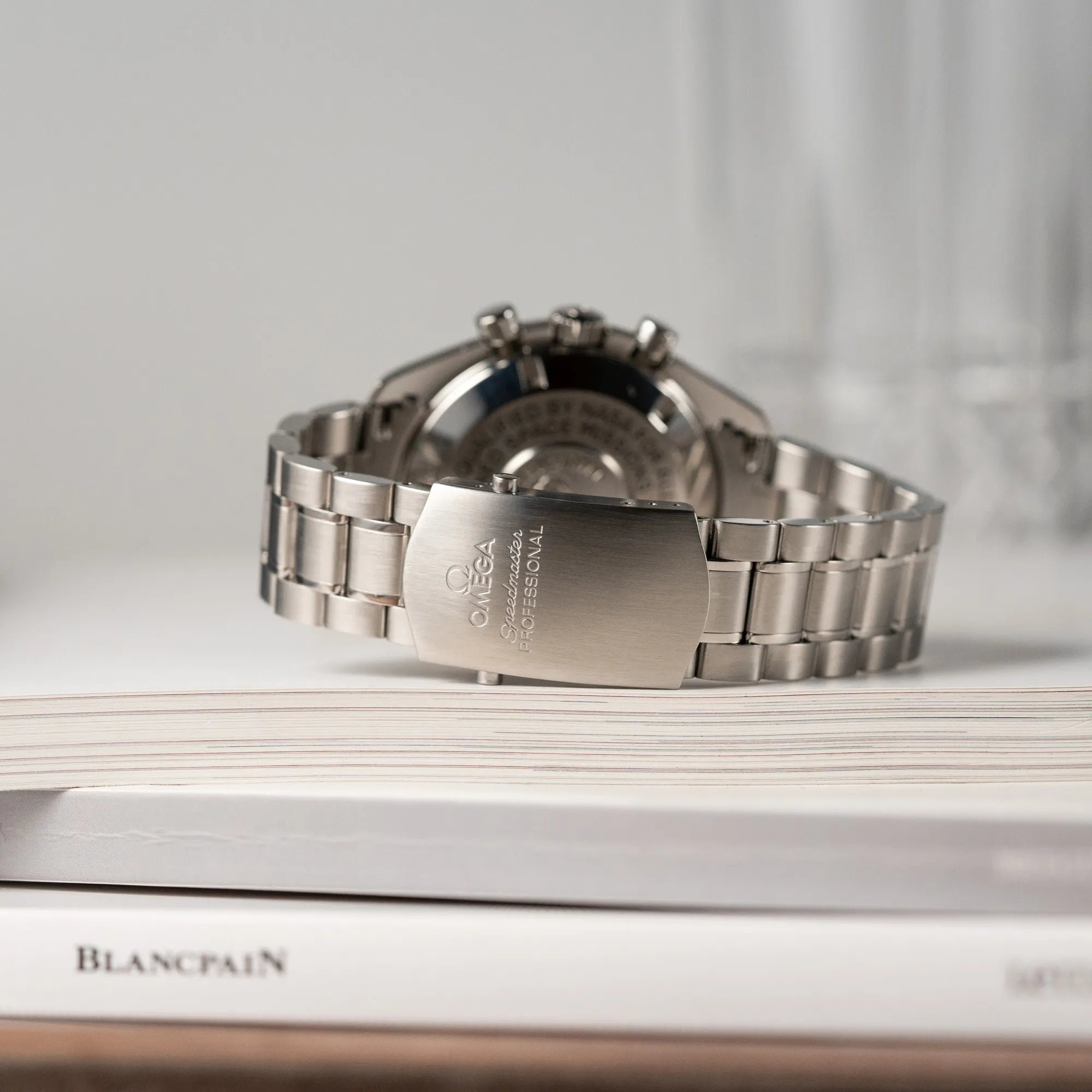 Faltschliesse der klassischen Omega Speedmaster Professional Moonwatch mit Hesalitglas