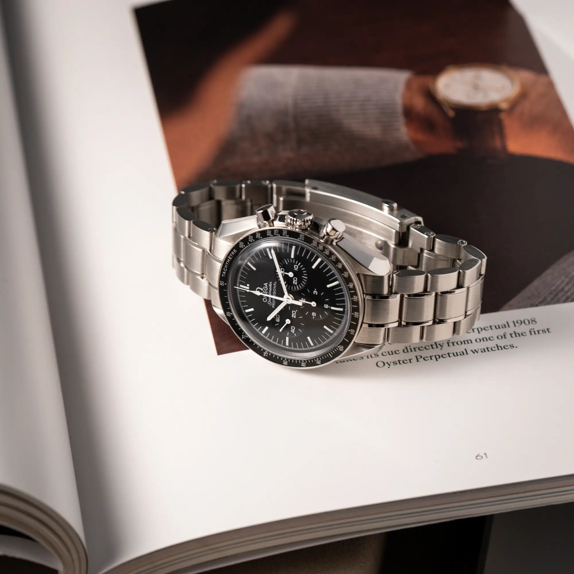 Produktfotografie der Omega Speedmaster Professional Moonwatch mit Hesalitglas aus 2018