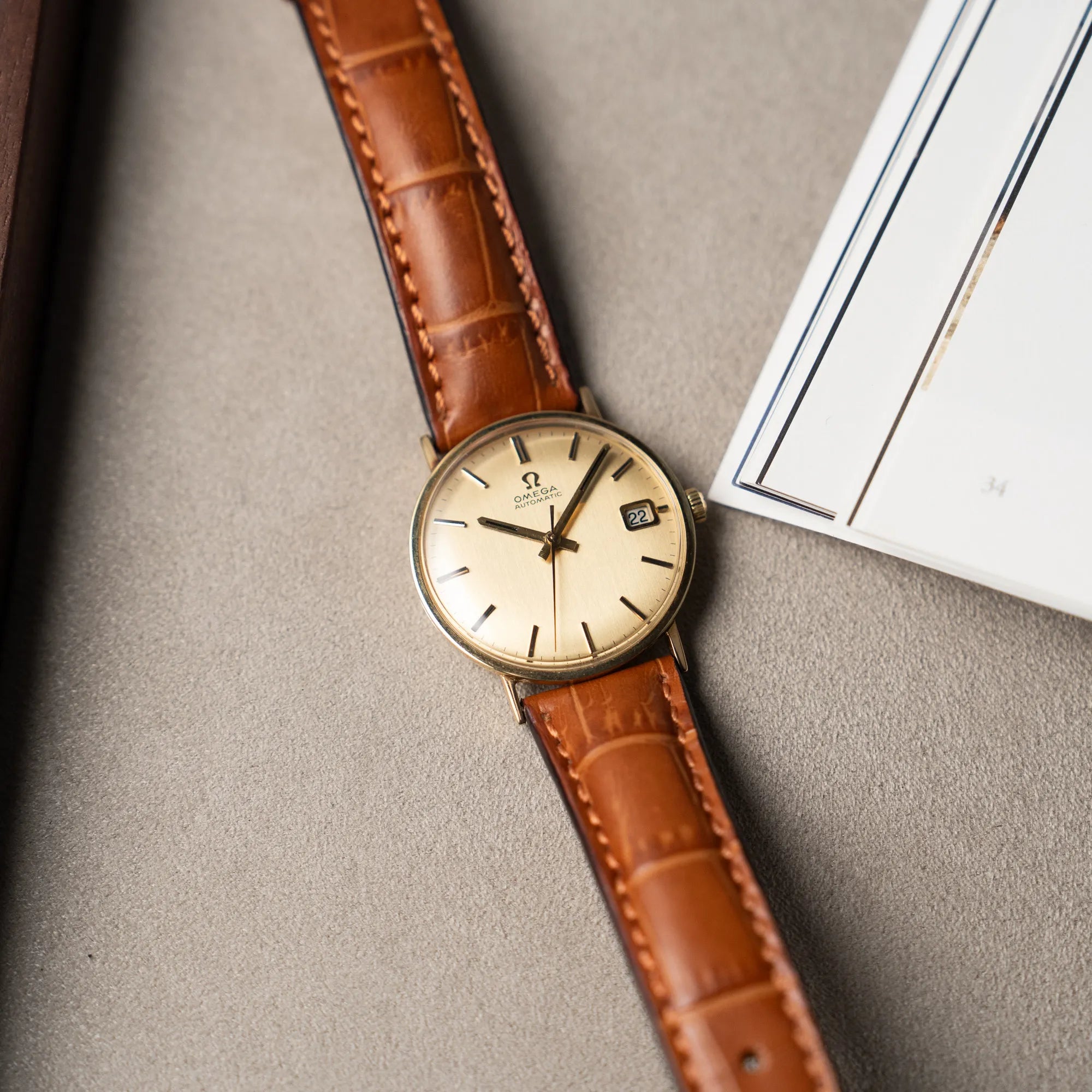 Produktfoto der Omega Vintage Automatik Armbanduhr mit Gelbgold-Gehäuse