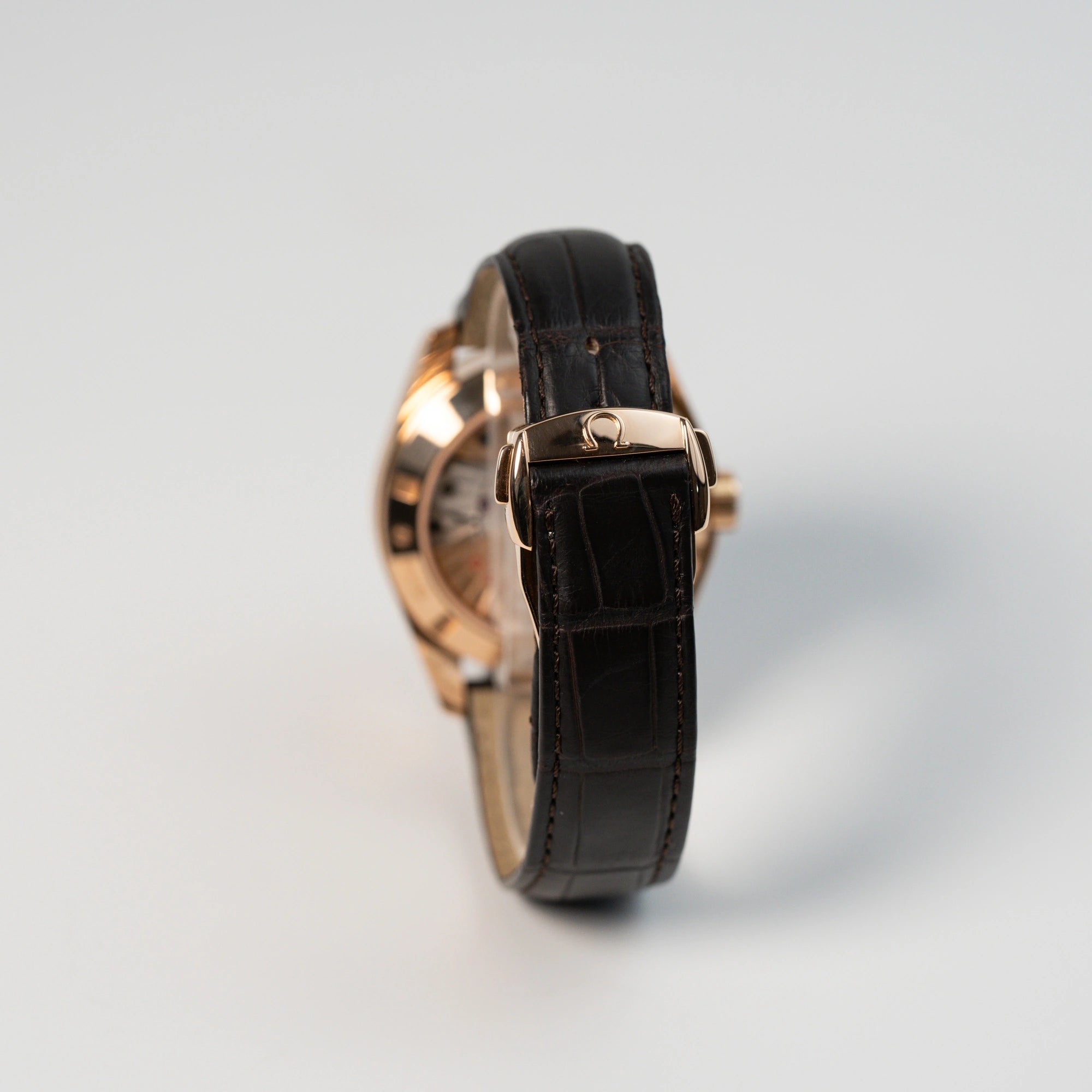 Braunes Lederband mit Omega Faltschließe in 18k Rotgold der Omega Seamaster Aqua Terra Annual Calender