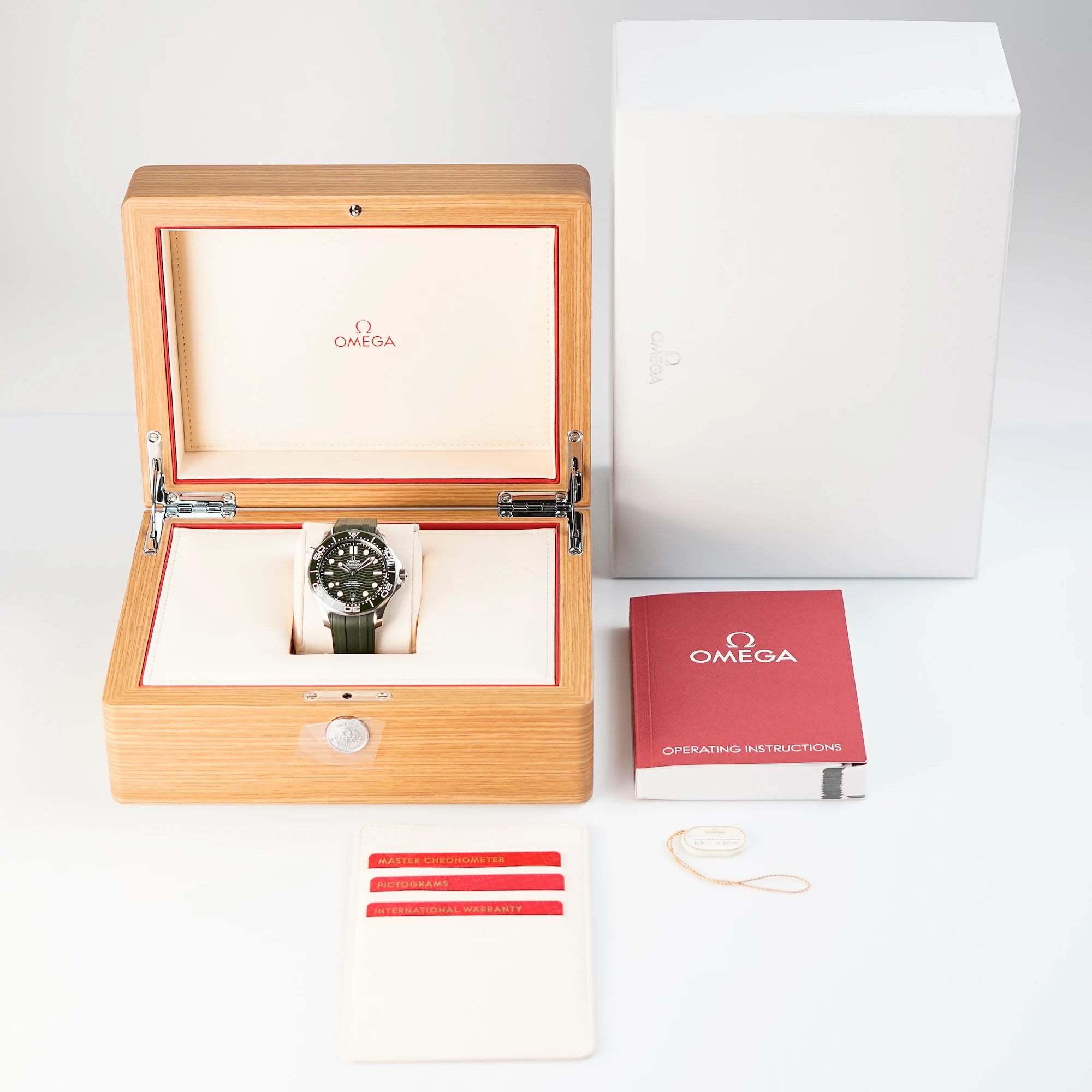 Lieferumfang der olivgrünen Omega Seamaster Professional Diver 300m im Full-Set mit Box und Papieren