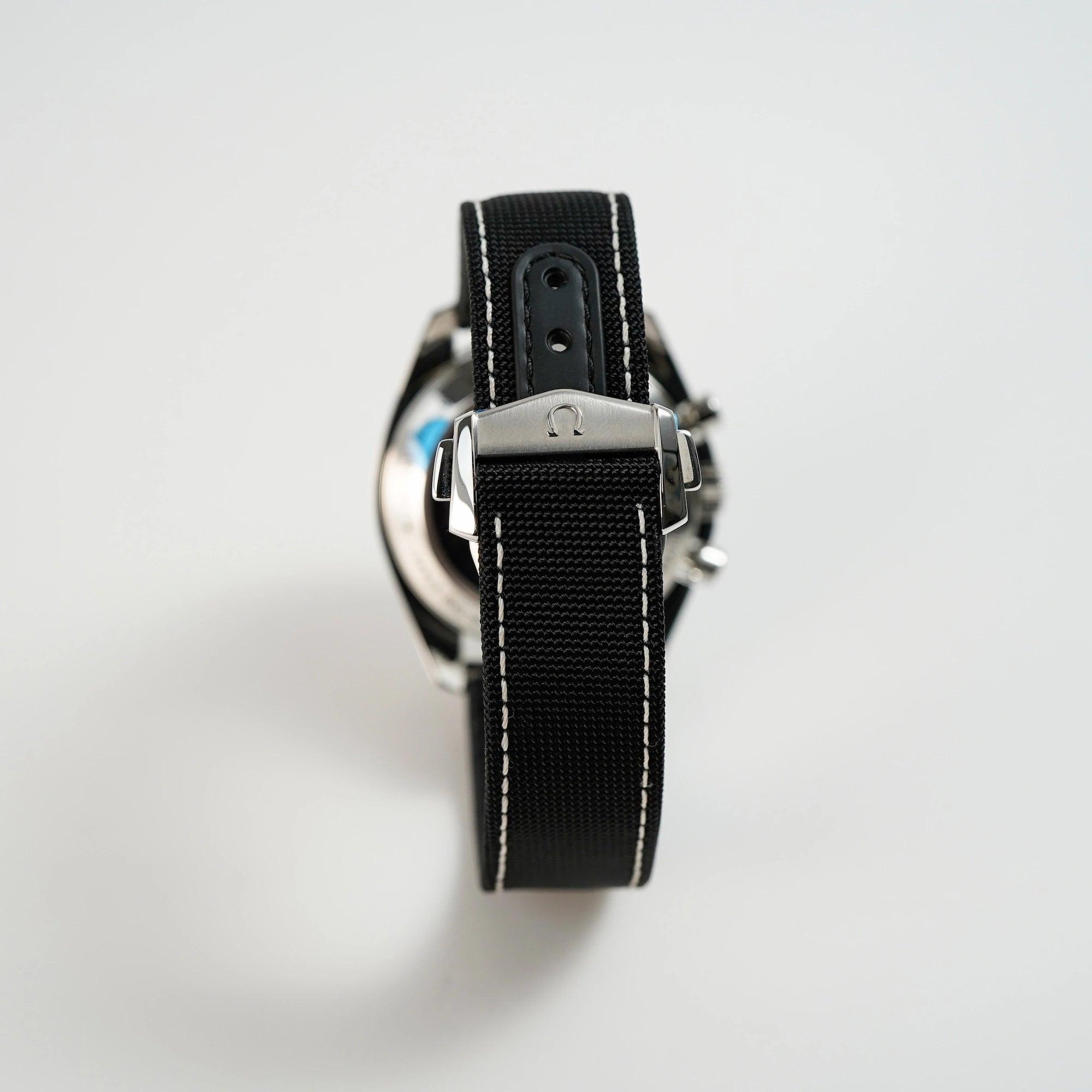 Nylon Band mit Omega Stahl-Faltschliesse der xer limitierten Omega Speedmaster Moonwatch Silver Snoopy