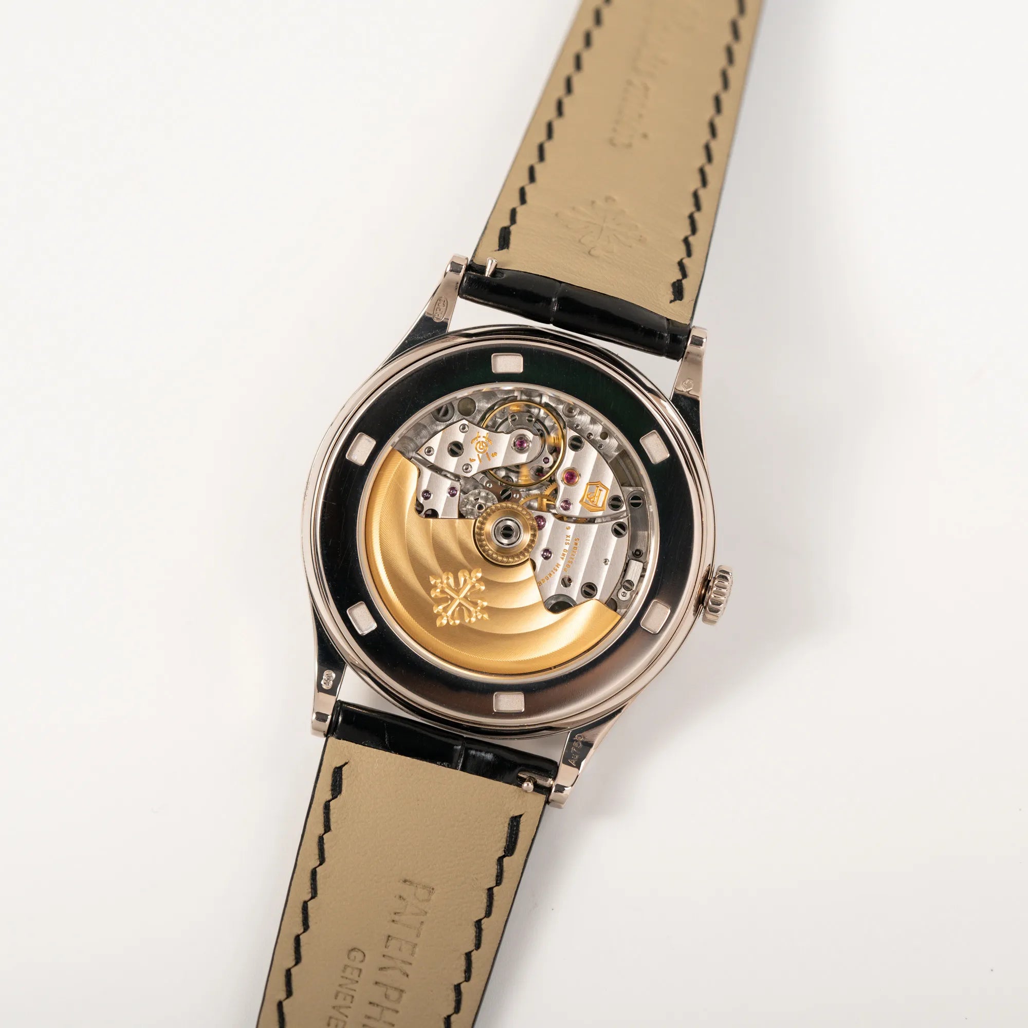 Gehäuseboden mit Sichtglas der Patek Philippe Calatrava 5269G in Weißgold mit weißem Sector-Dial