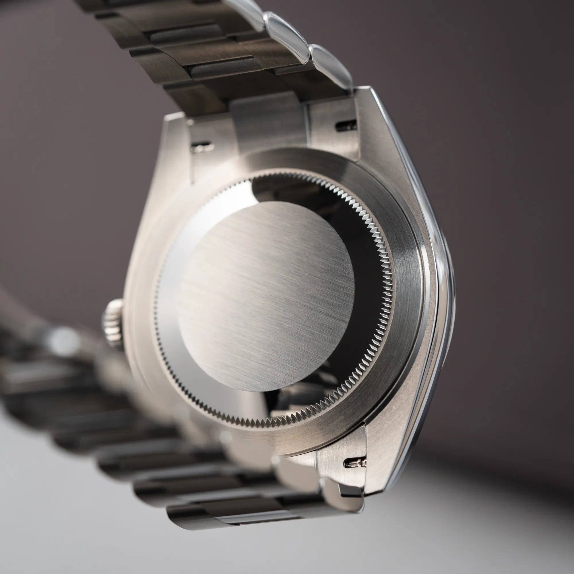 Gehäuseboden mit keinen Gebrauchsspuren von der Rolex Datejust 41 der Referenz 126334 mit dem grünem Zifferblatt am Oyster-Stahlband