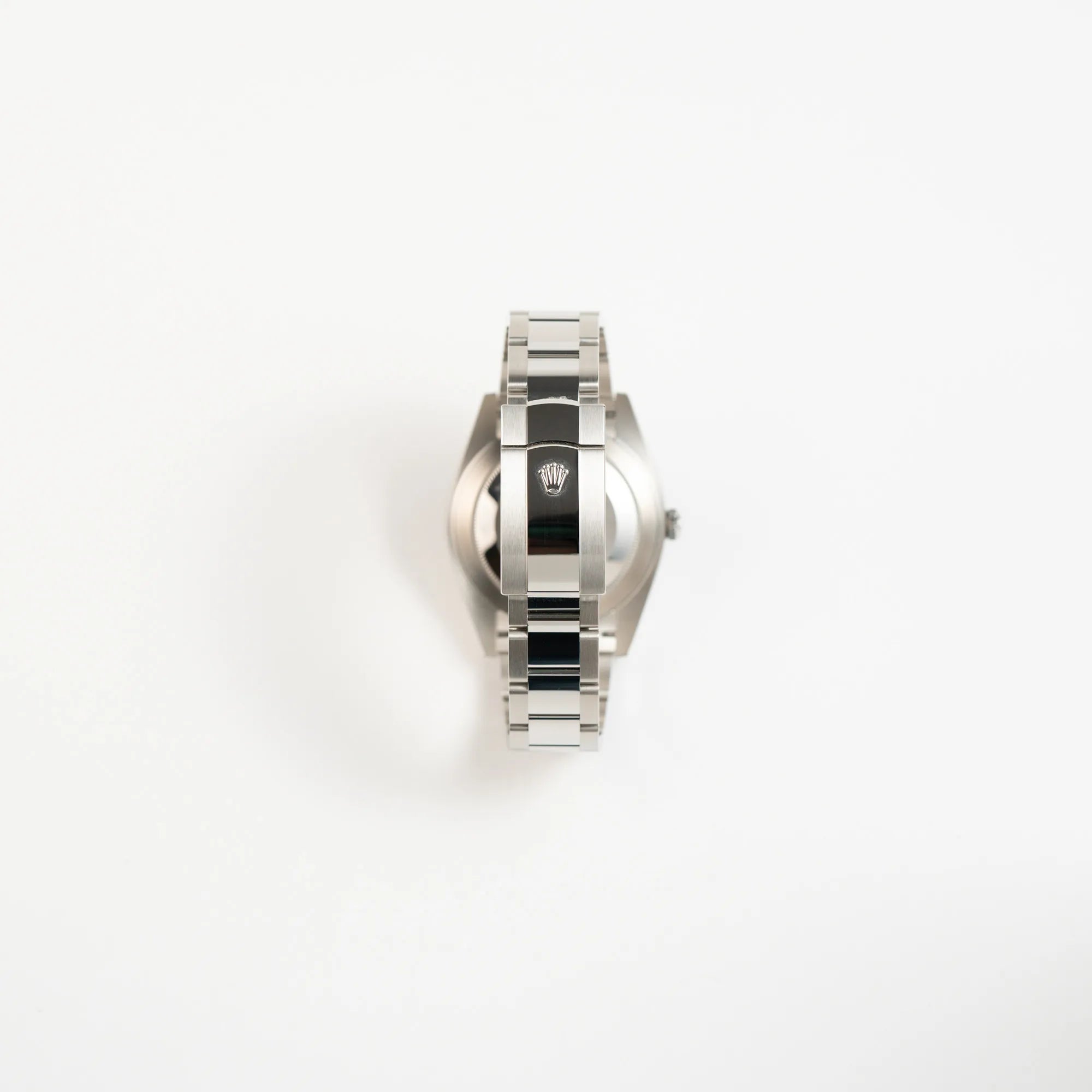 Blick auf das Oyster-Stahlband mit Faltschliesse der Rolex Datejust 41 der Referenz 126334 mit dem grünem Zifferblatt