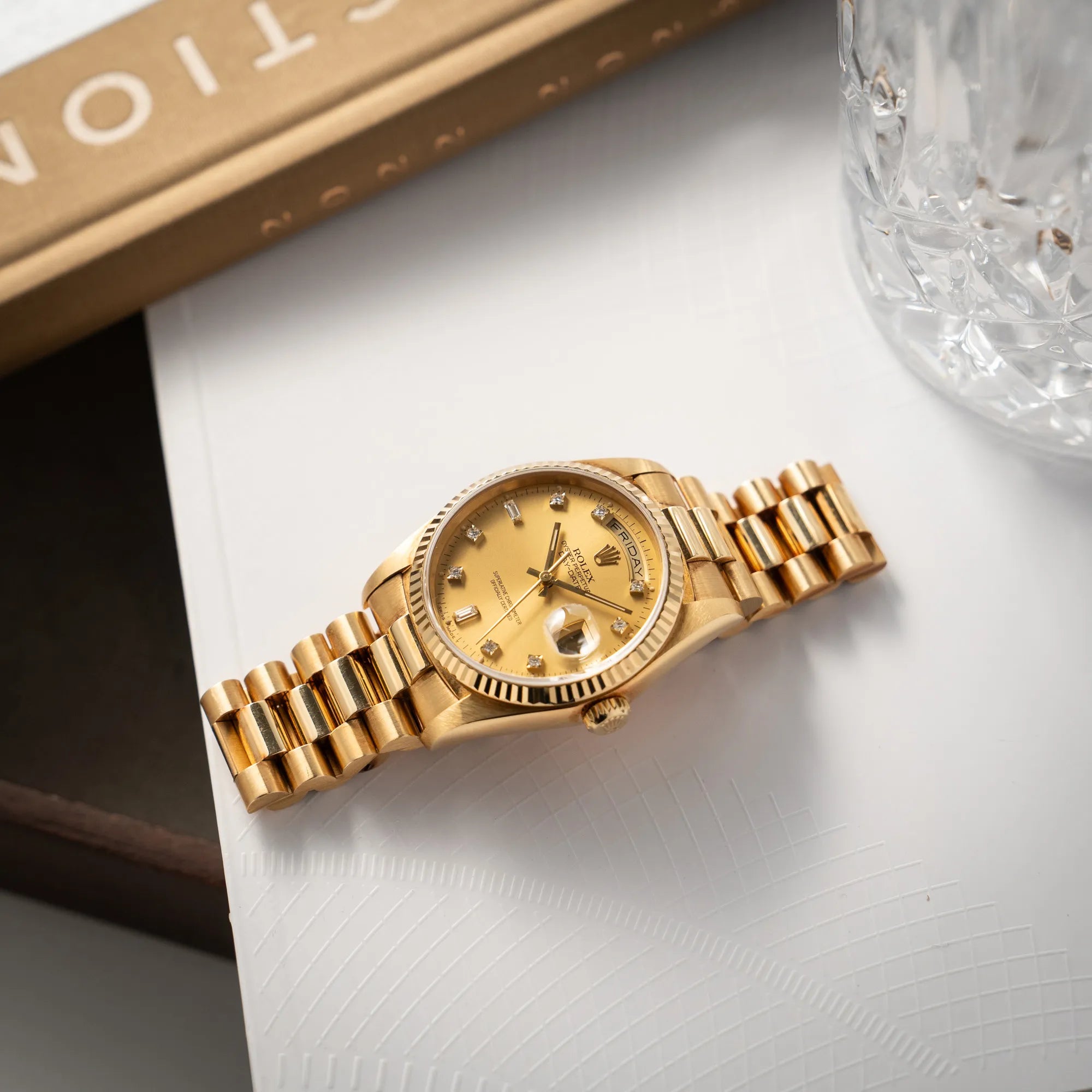 Produktfot der Rolex Day-Date 36 der Referenz 18238 mit champagnerfarbenem Diamant-Zifferblatt