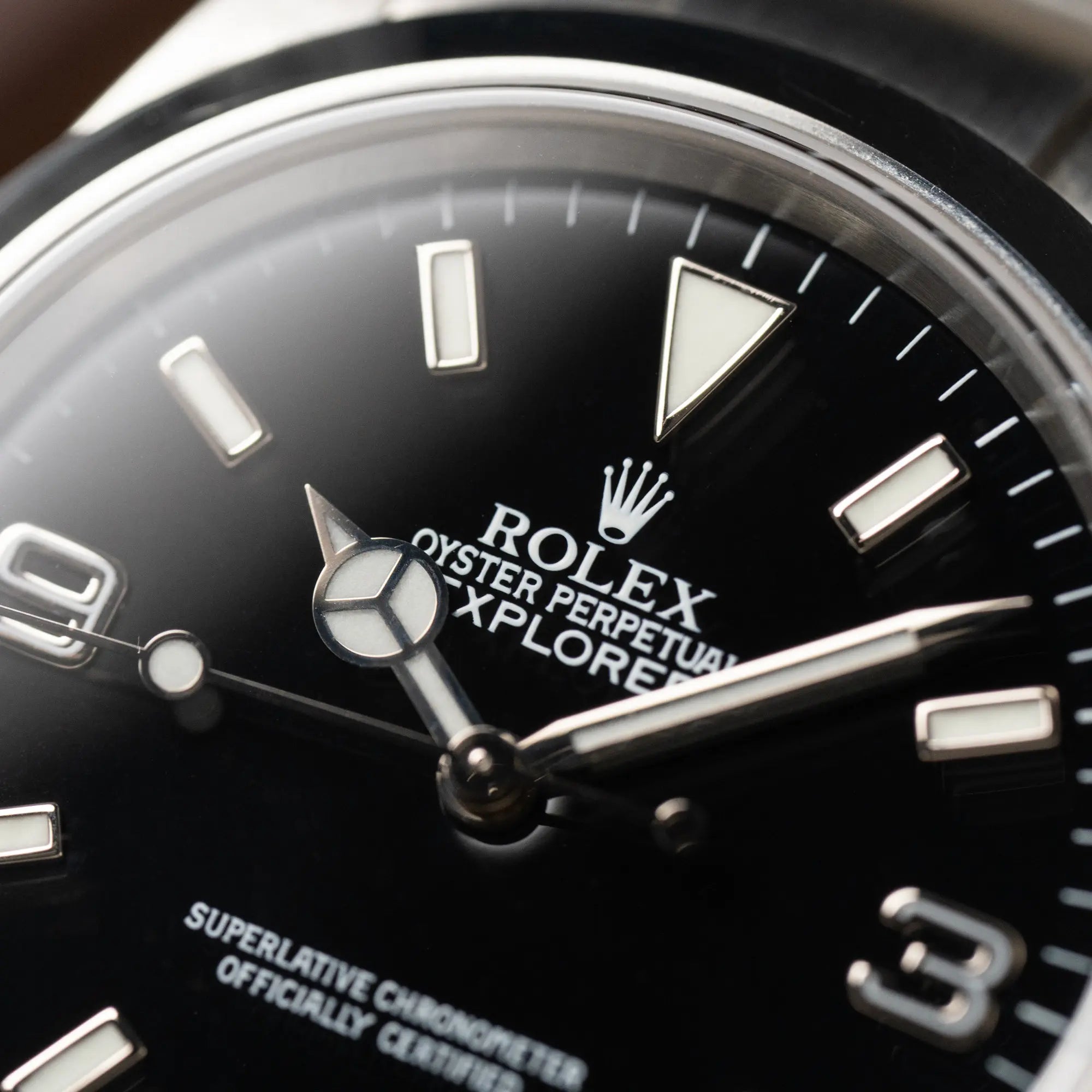 Makroaufnahme der Rolex Explorer 36 in Stahl mit der Referenz 1142700 in einem nahezu neuwertigen Zustand aus 2004