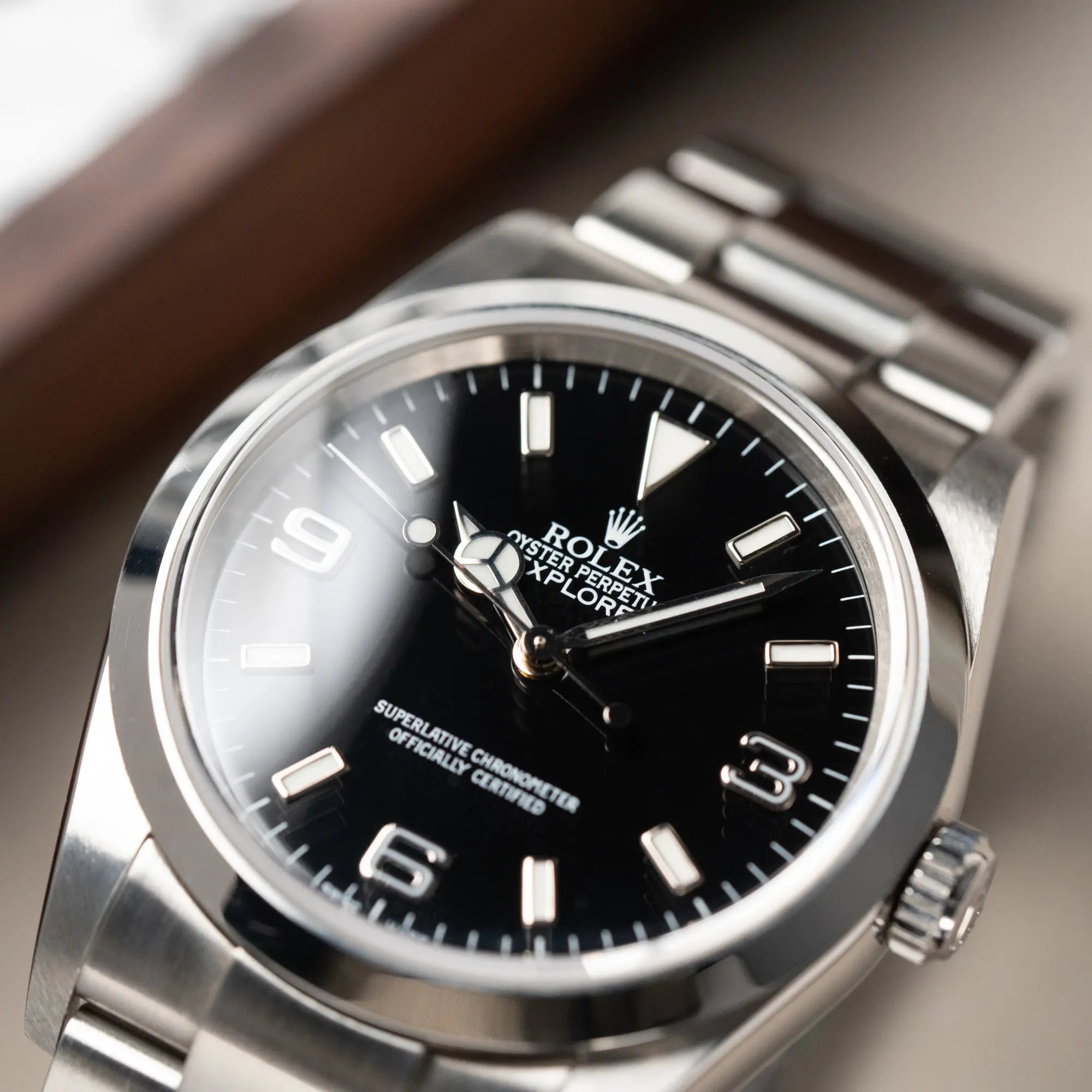 Detailaufnahme der Rolex Explorer 36 in Stahl mit der Referenz 1142700 in einem nahezu neuwertigen Zustand aus 2004