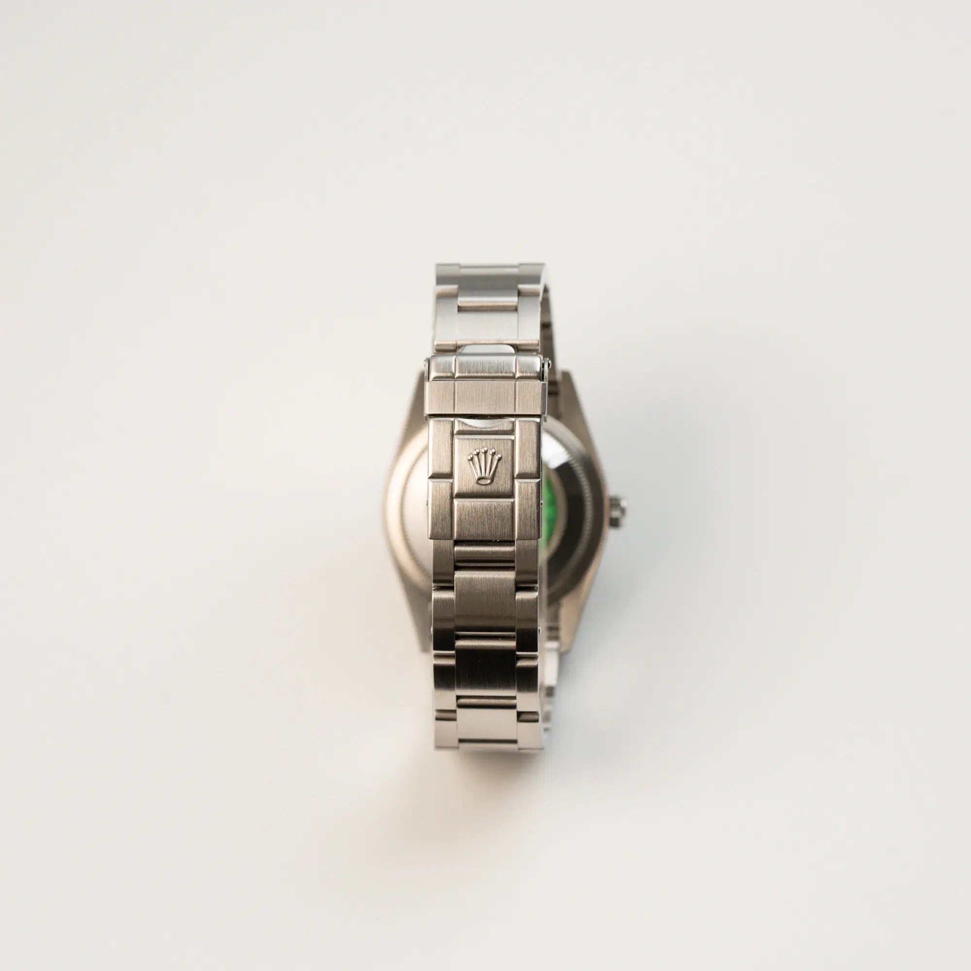 Blick auf das Oyster-Stahlband der Rolex Explorer 36 in Stahl mit der Referenz 1142700 in einem nahezu neuwertigen Zustand aus 2004