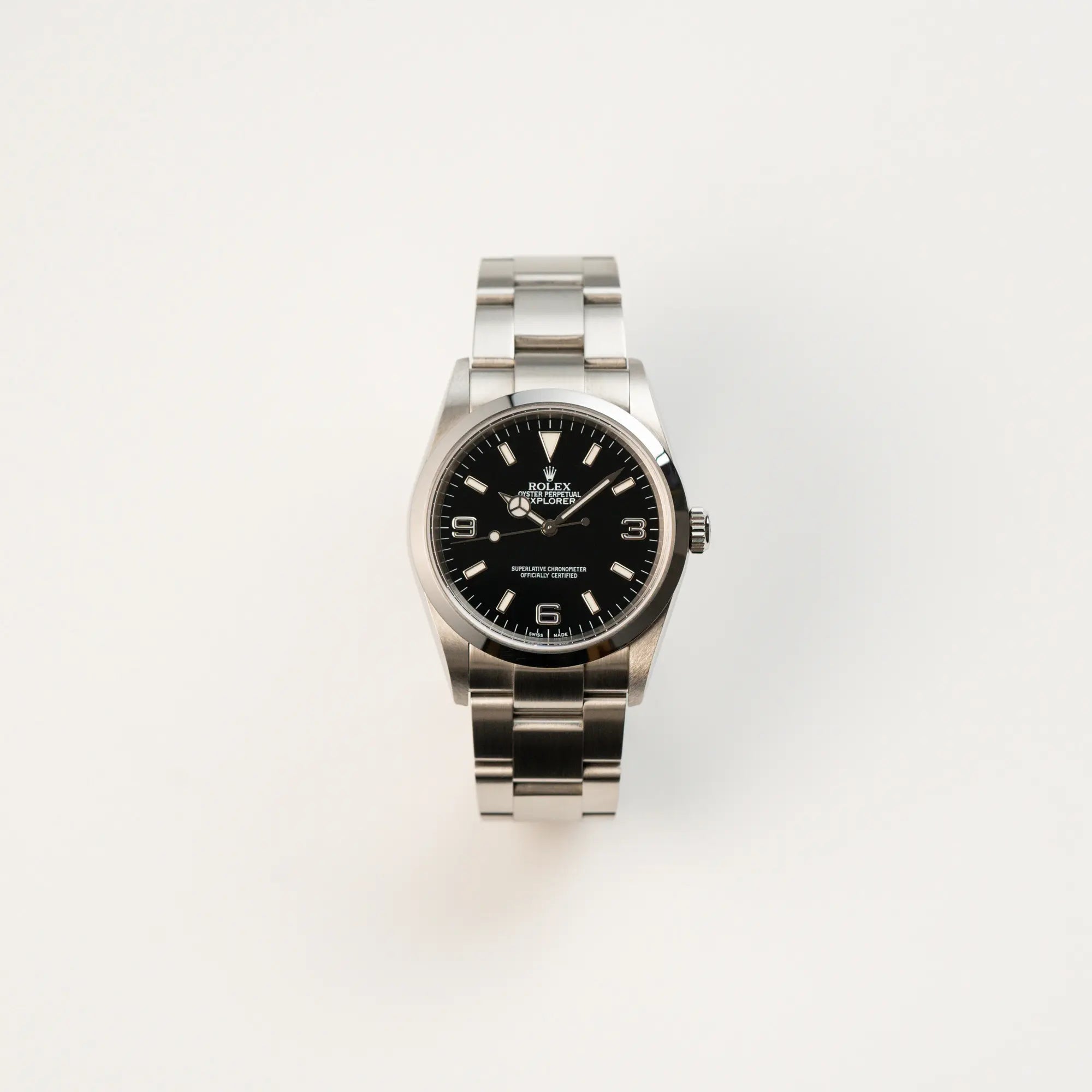 Frontale Ansicht der Rolex Explorer 36 in Stahl mit der Referenz 1142700 in einem nahezu neuwertigen Zustand aus 2004