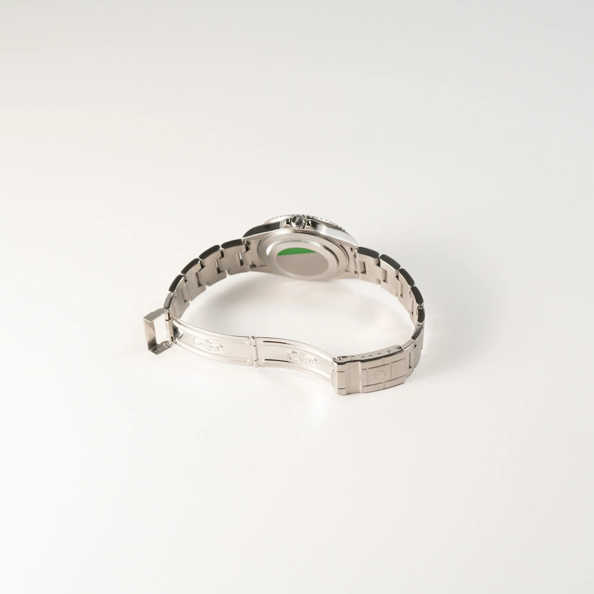 Geöffnete Faltschliesse der Rolex GMT-Master II 16710 mit der schwarz-roten "Coke" Aluminium-Lünetten-Einlage aus 2003 am Oyster Stahlband