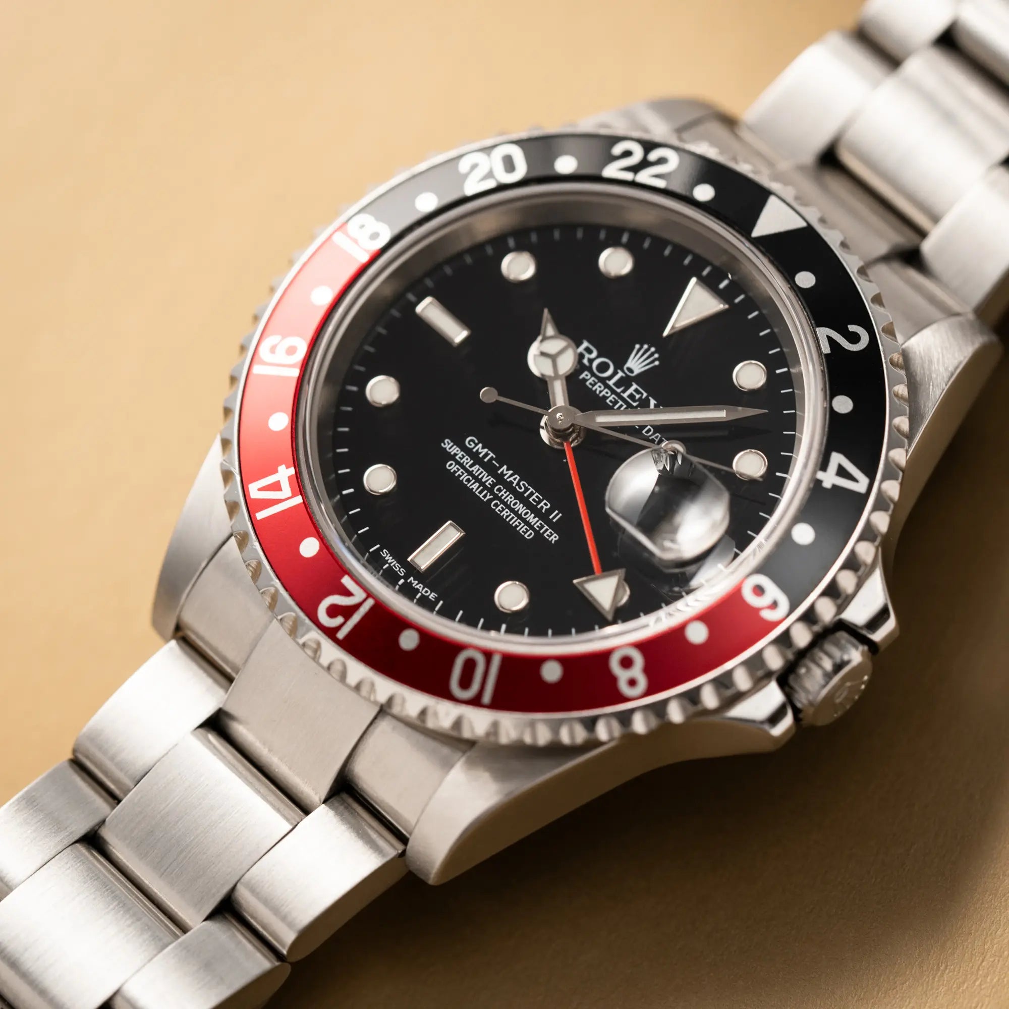Produktfotografie als Titelbild für die Rolex GMT-Master II der Referenz 16710 "NoHoles" mit der schwarz-roten "Coke" Aluminium-Lünette