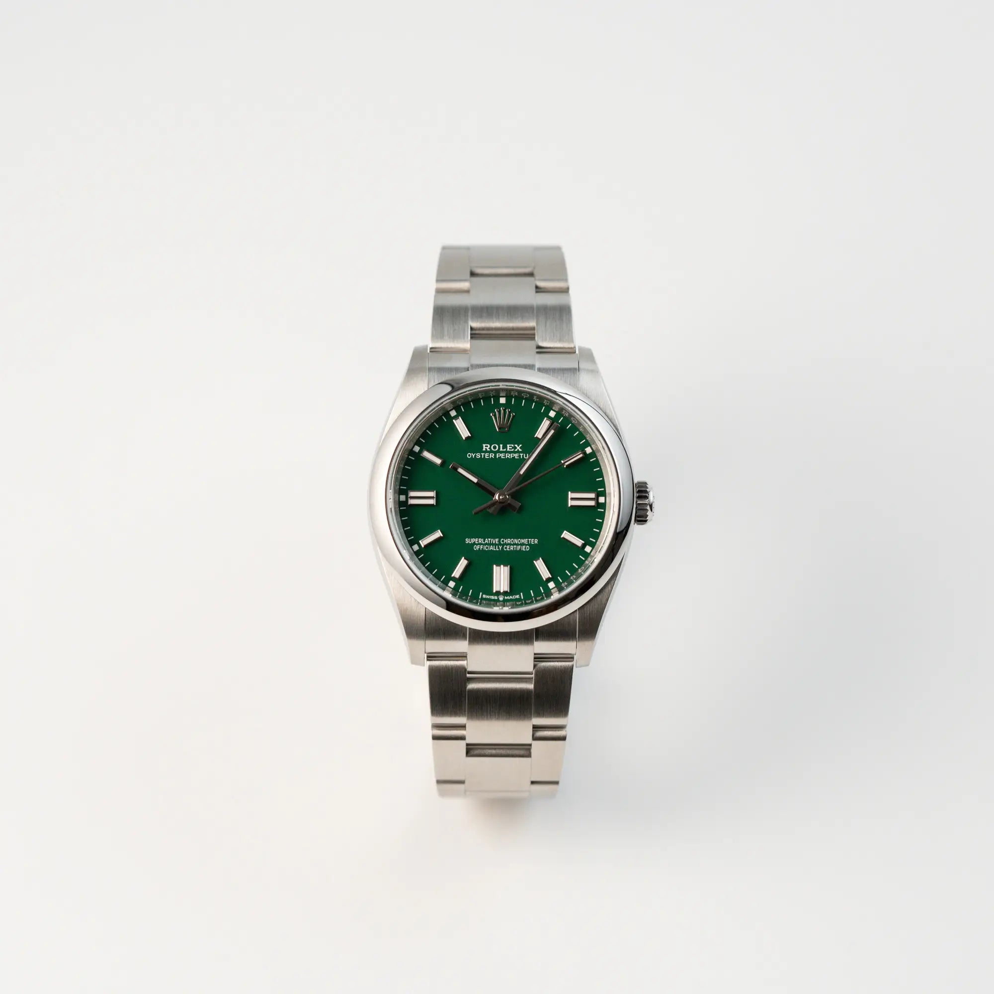 Frontale Ansicht der Rolex Oyster Perpetual in 36mm mit dem grünen Zifferblatt