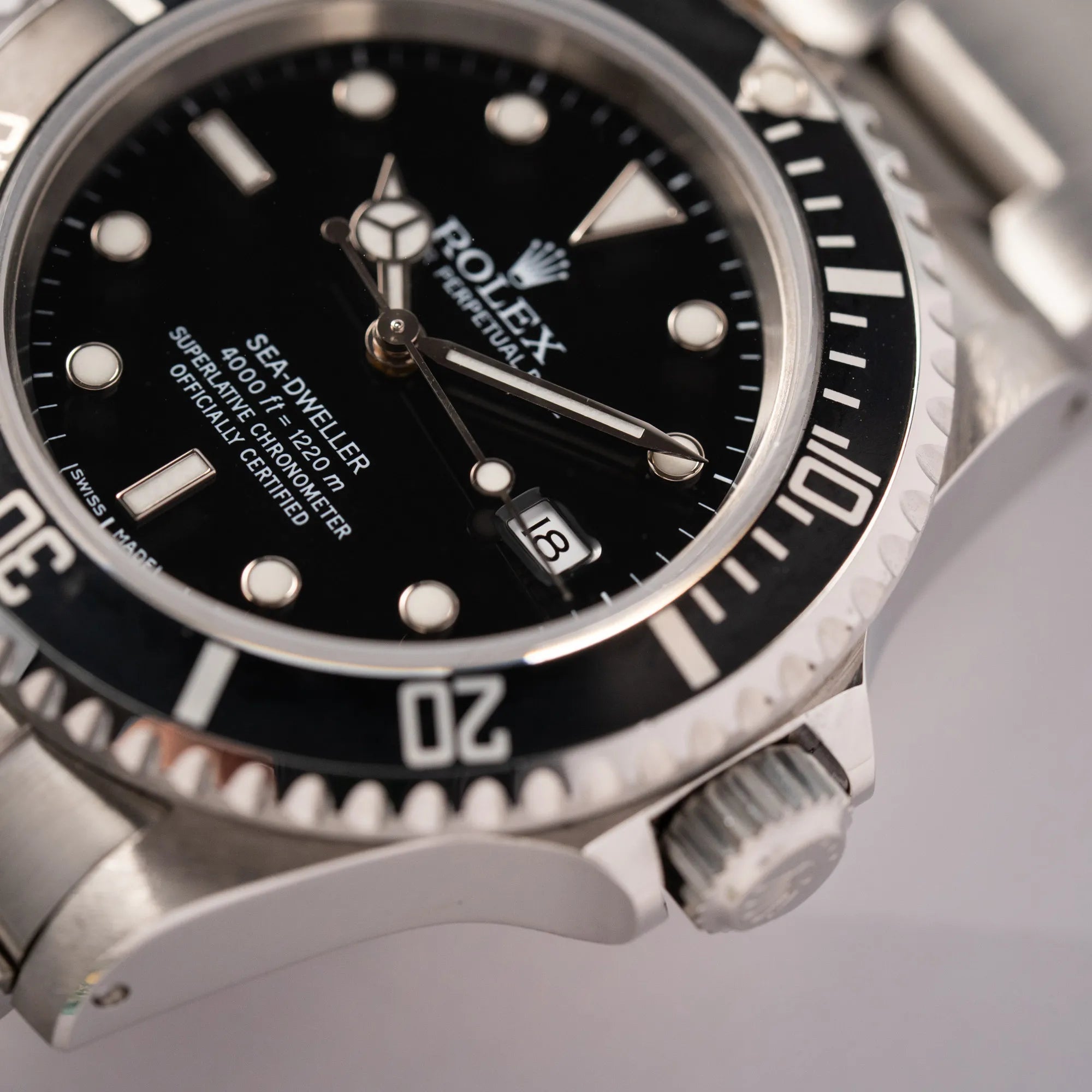 Sea-Dweller 4000 | 16600 | Box & Papers | Service | LC100