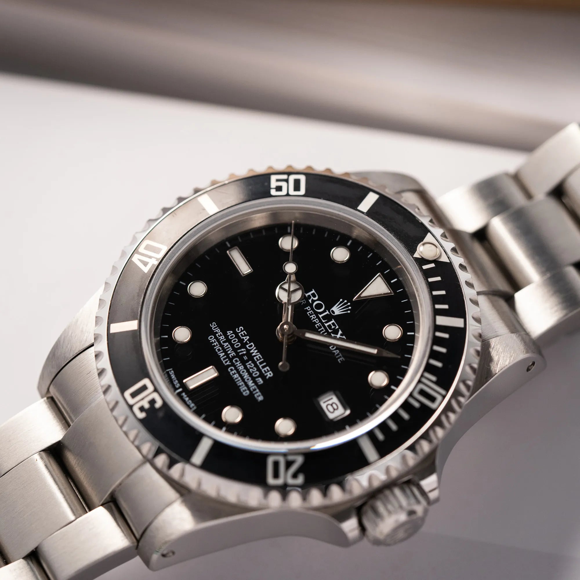Sea-Dweller 4000 | 16600 | Box & Papers | Service | LC100