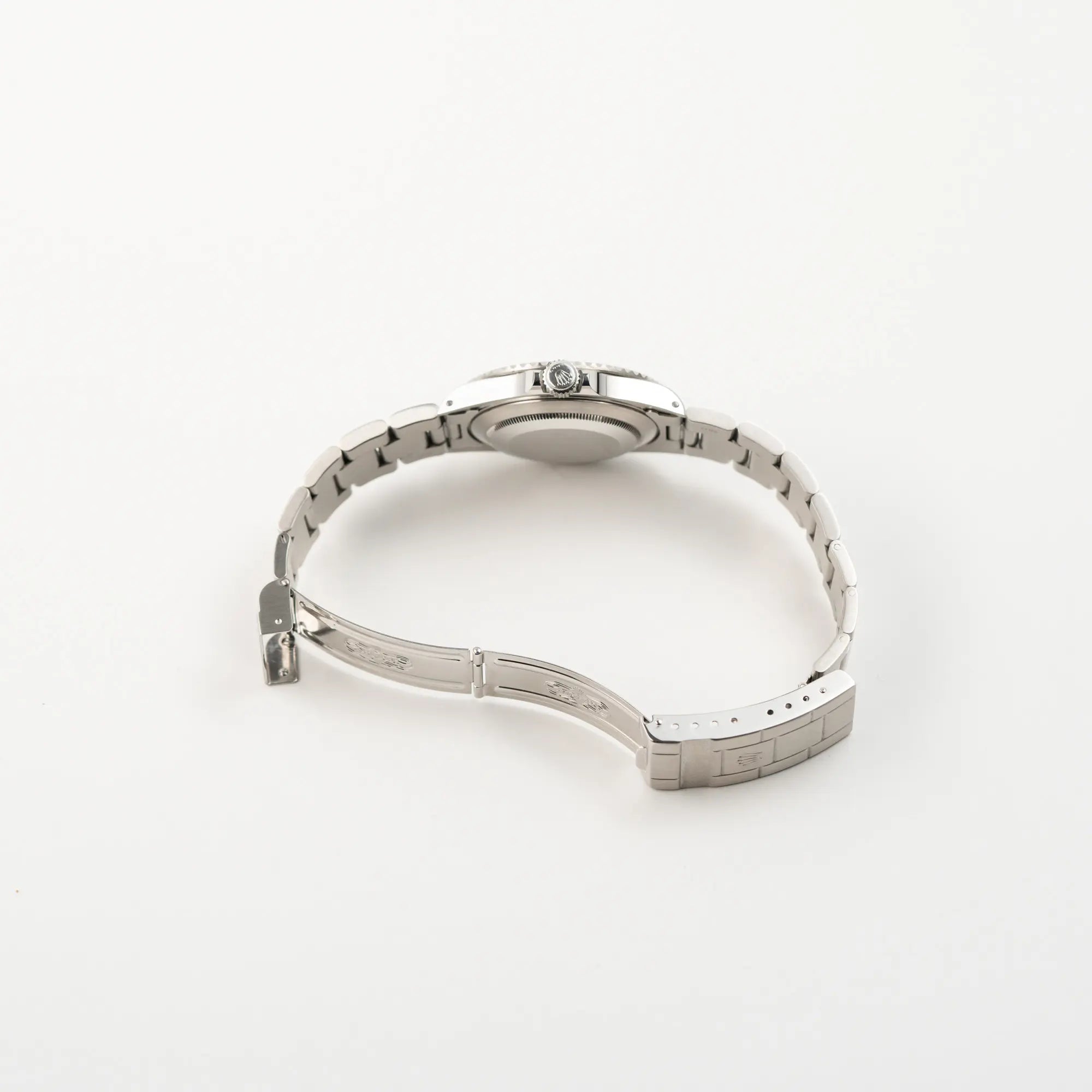 Geöffnete Faltschliesse der Rolex Submariner No Date 14060M mit schwarzem Zifferblatt und der klassischen schwarzen Aluminium-Lünette